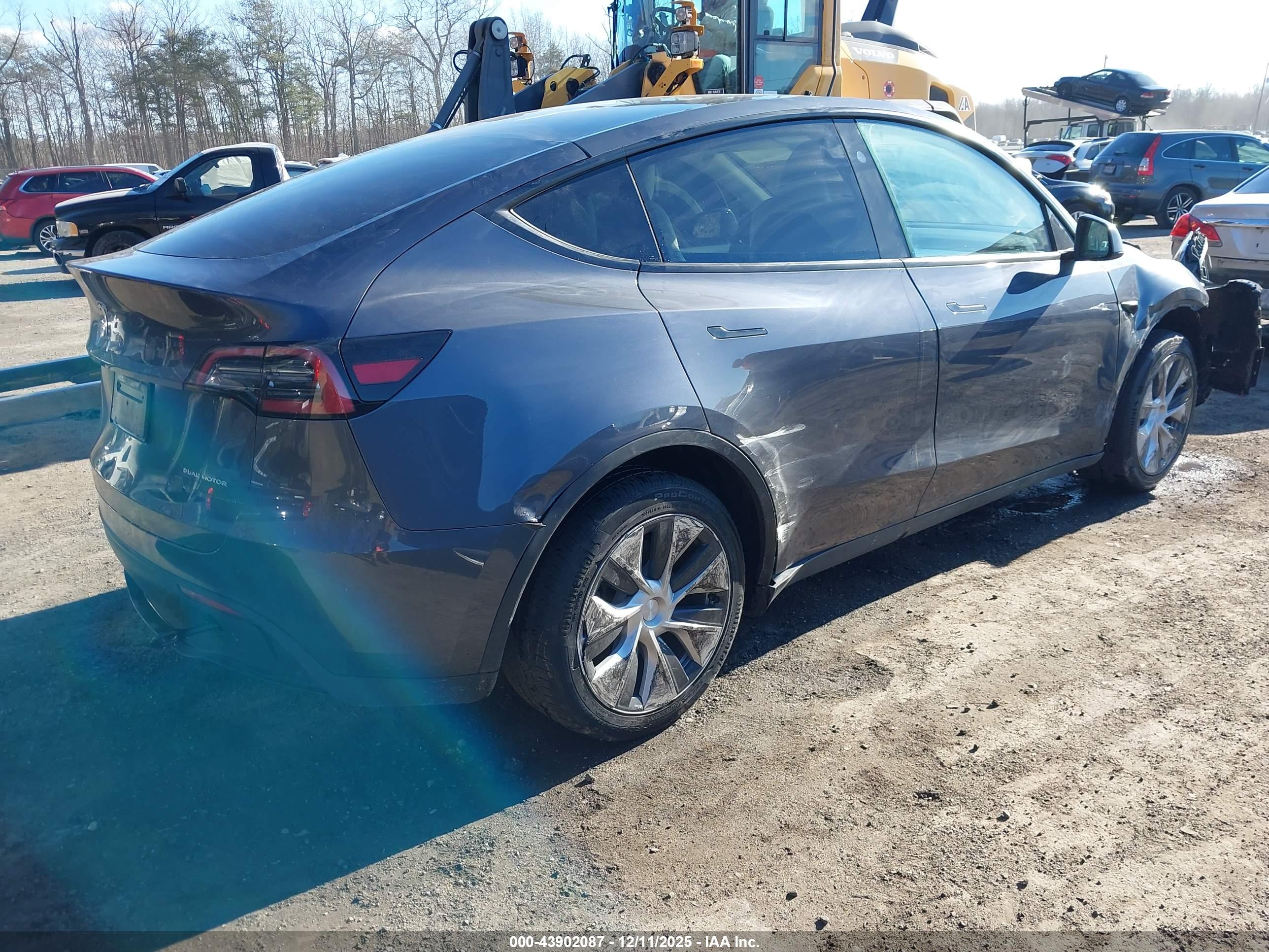 TESLA MODEL image 4