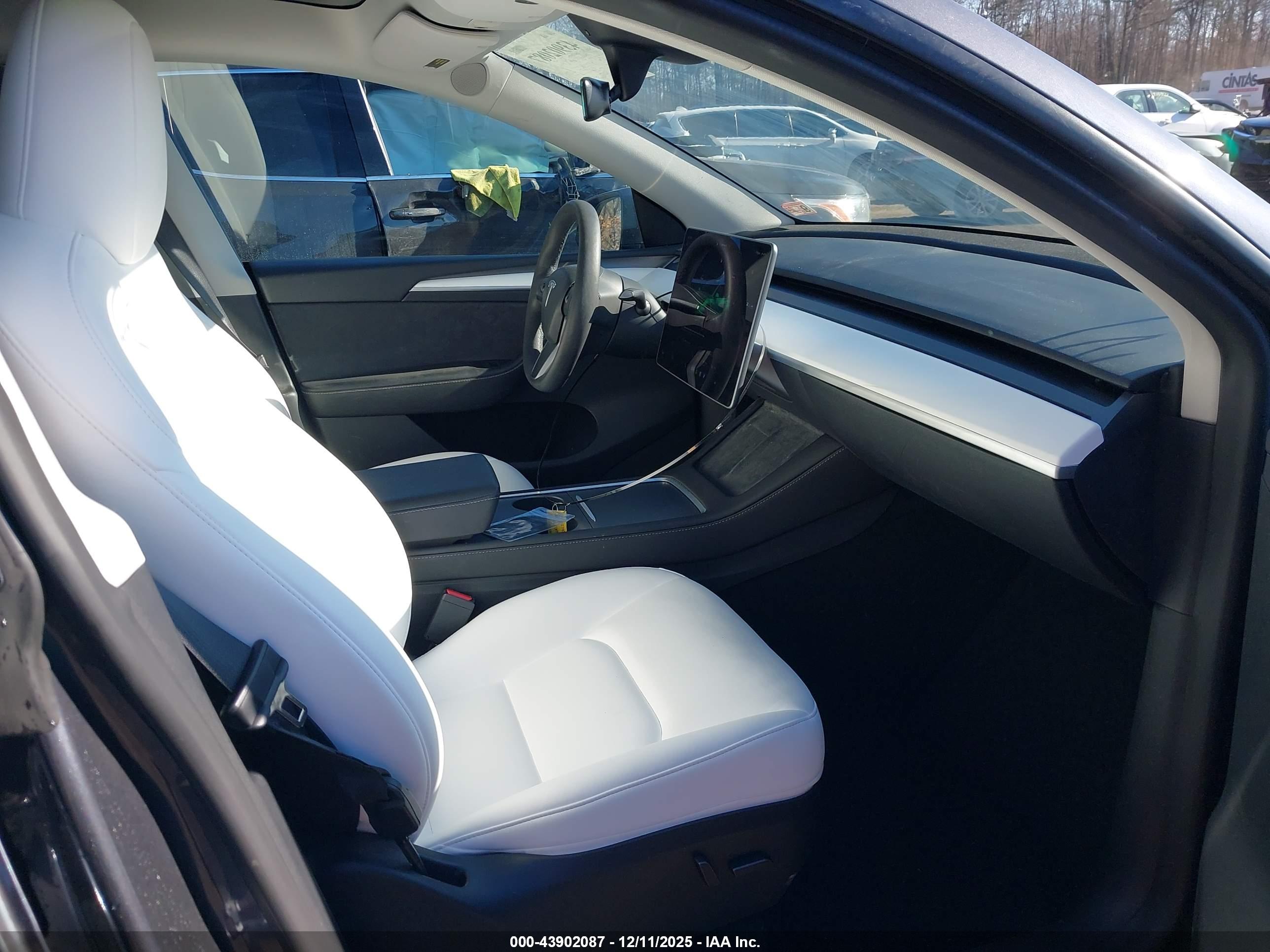 TESLA MODEL image 5