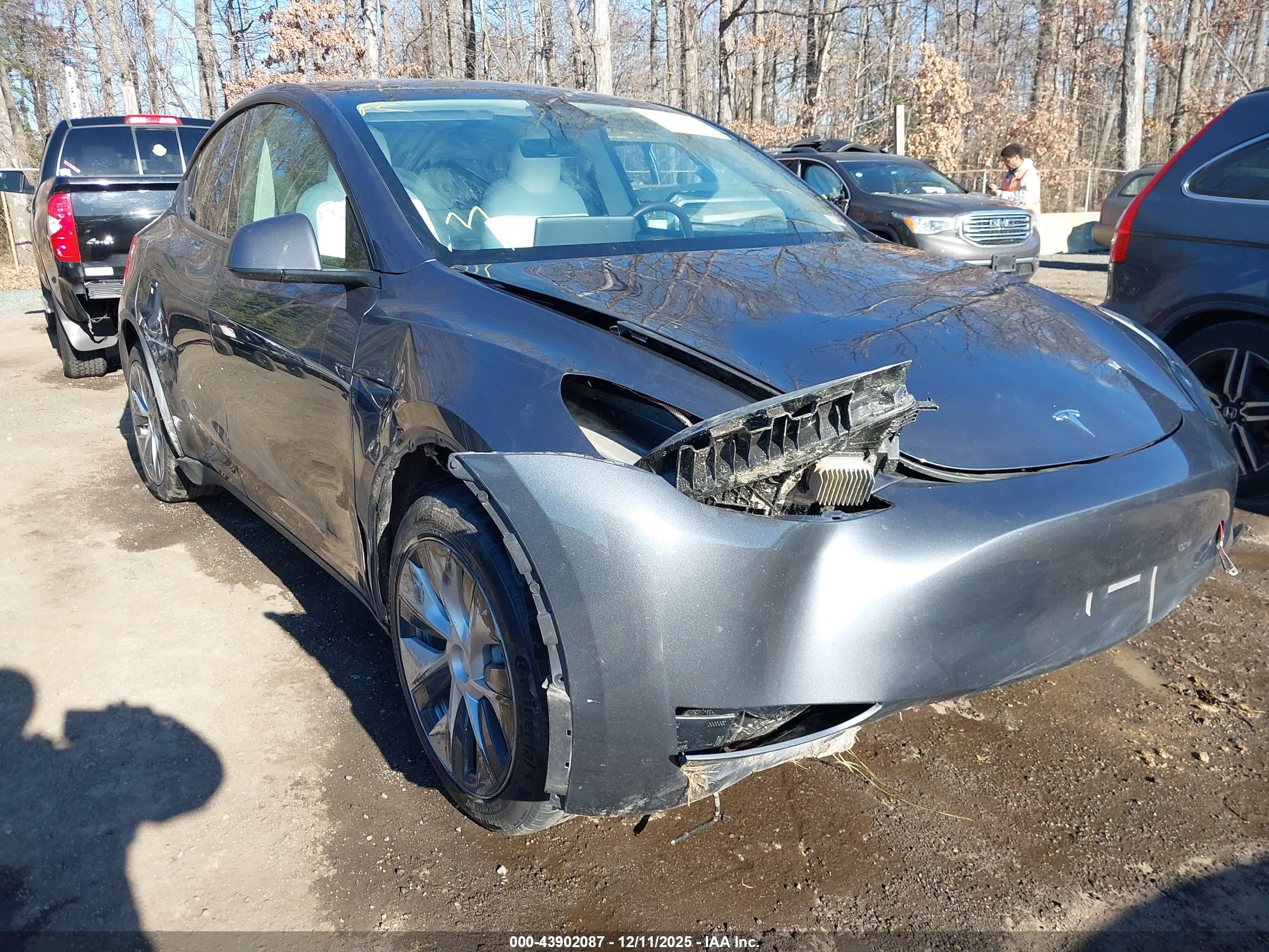 TESLA MODEL image 6