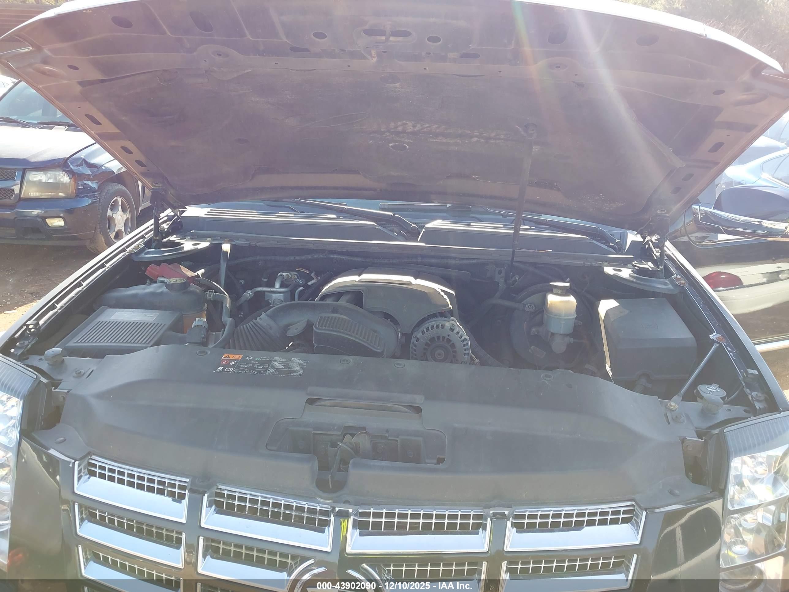 CADILLAC ESCALADE image 10