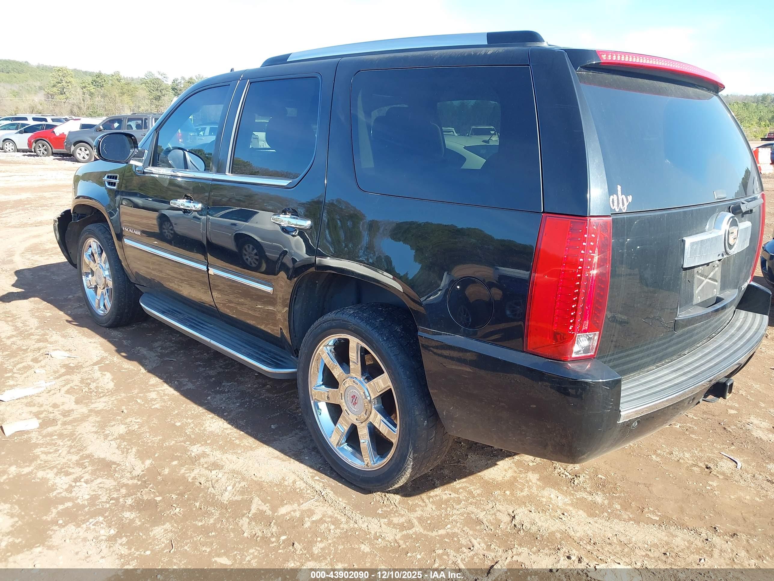 CADILLAC ESCALADE image 3