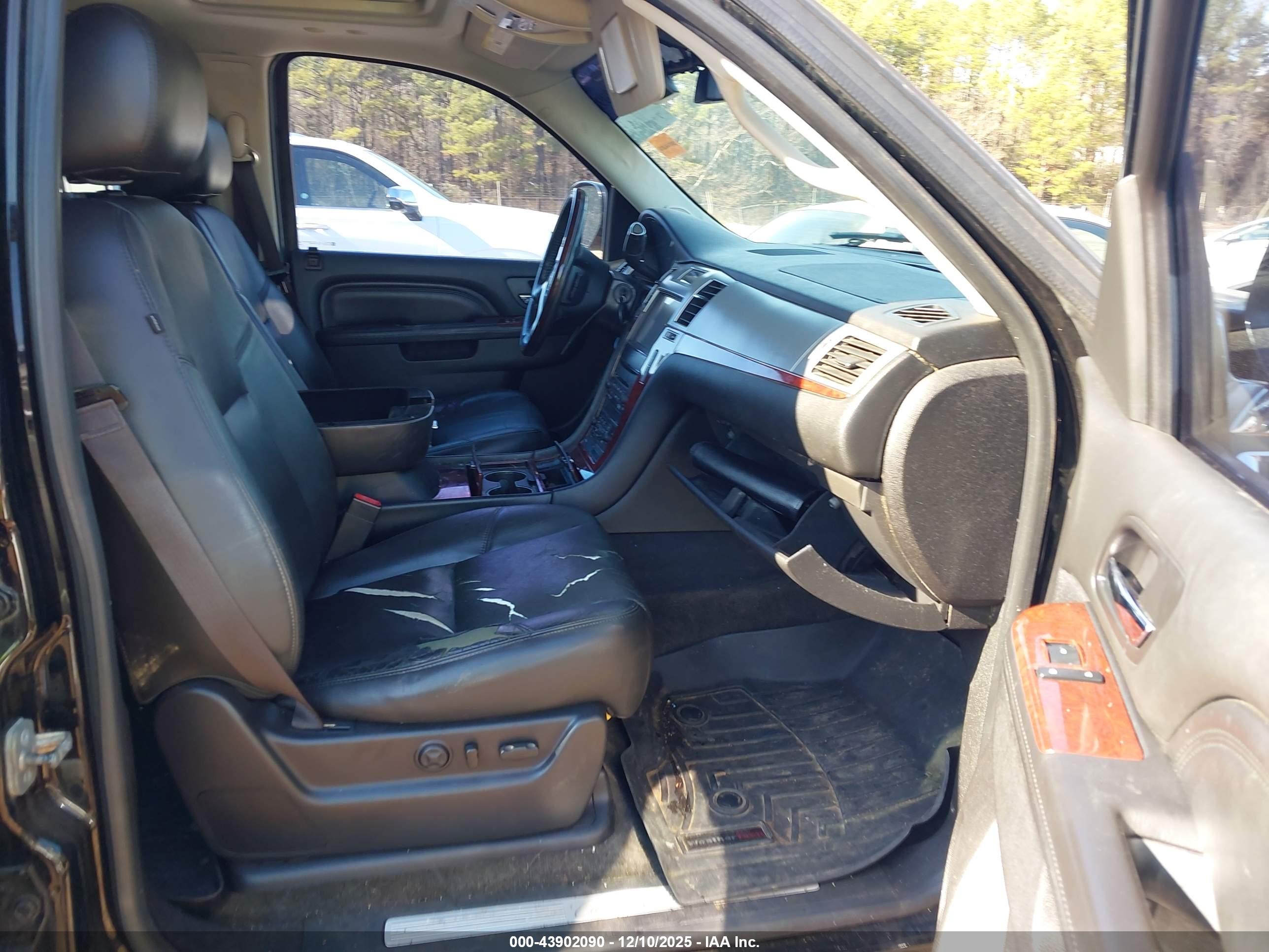 CADILLAC ESCALADE image 5
