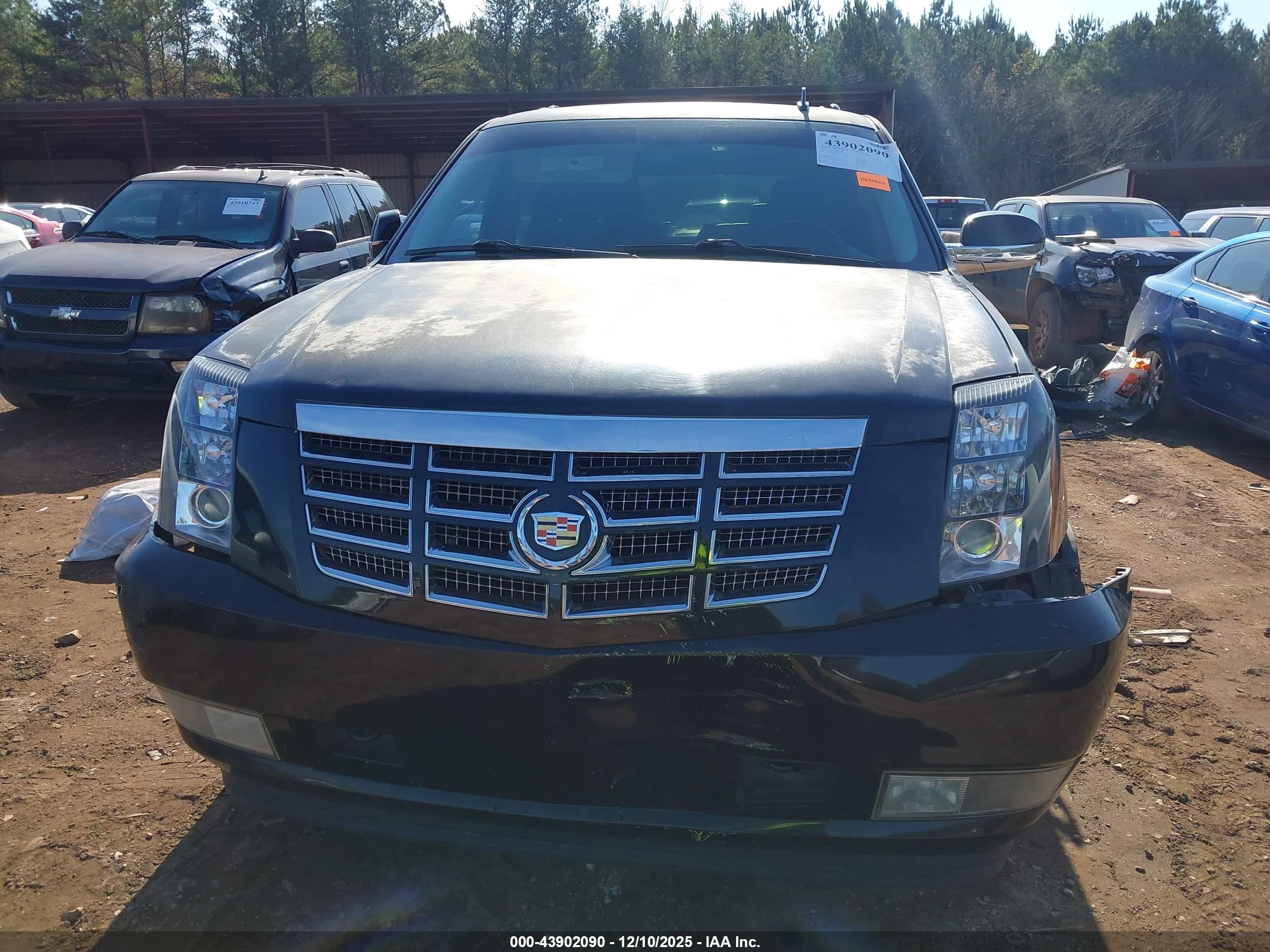 CADILLAC ESCALADE image 6