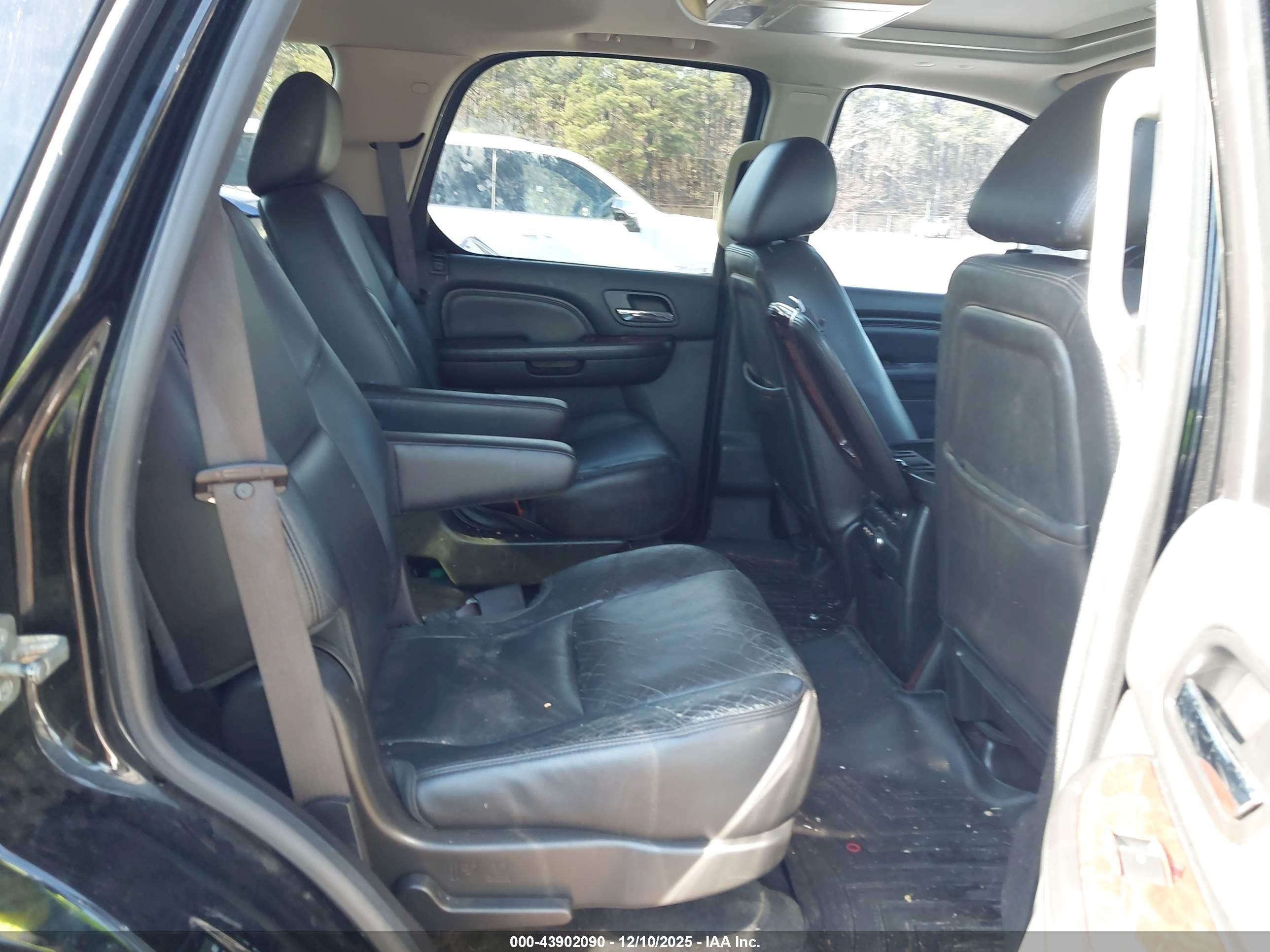 CADILLAC ESCALADE image 8