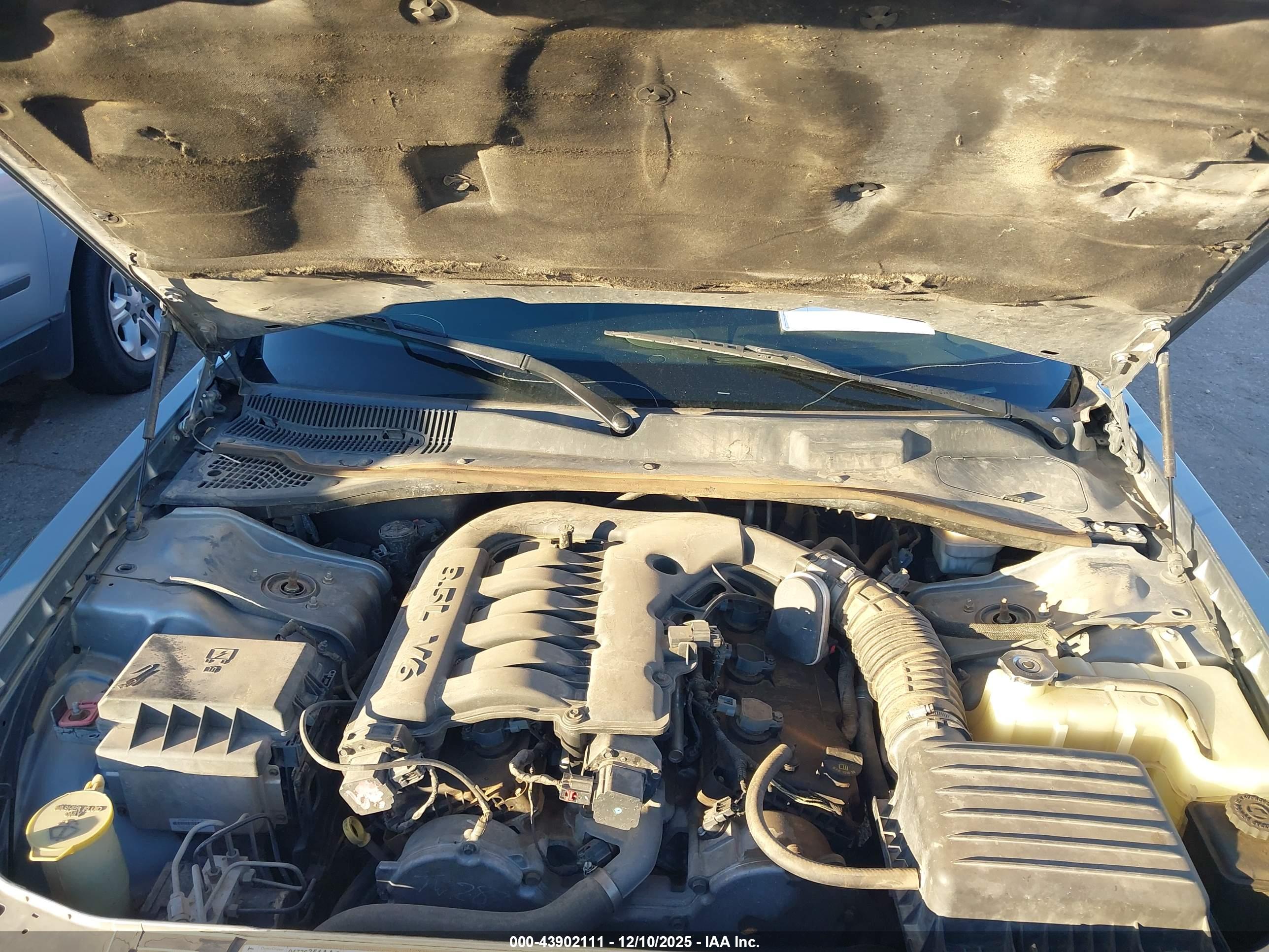 CHRYSLER 300 image 10