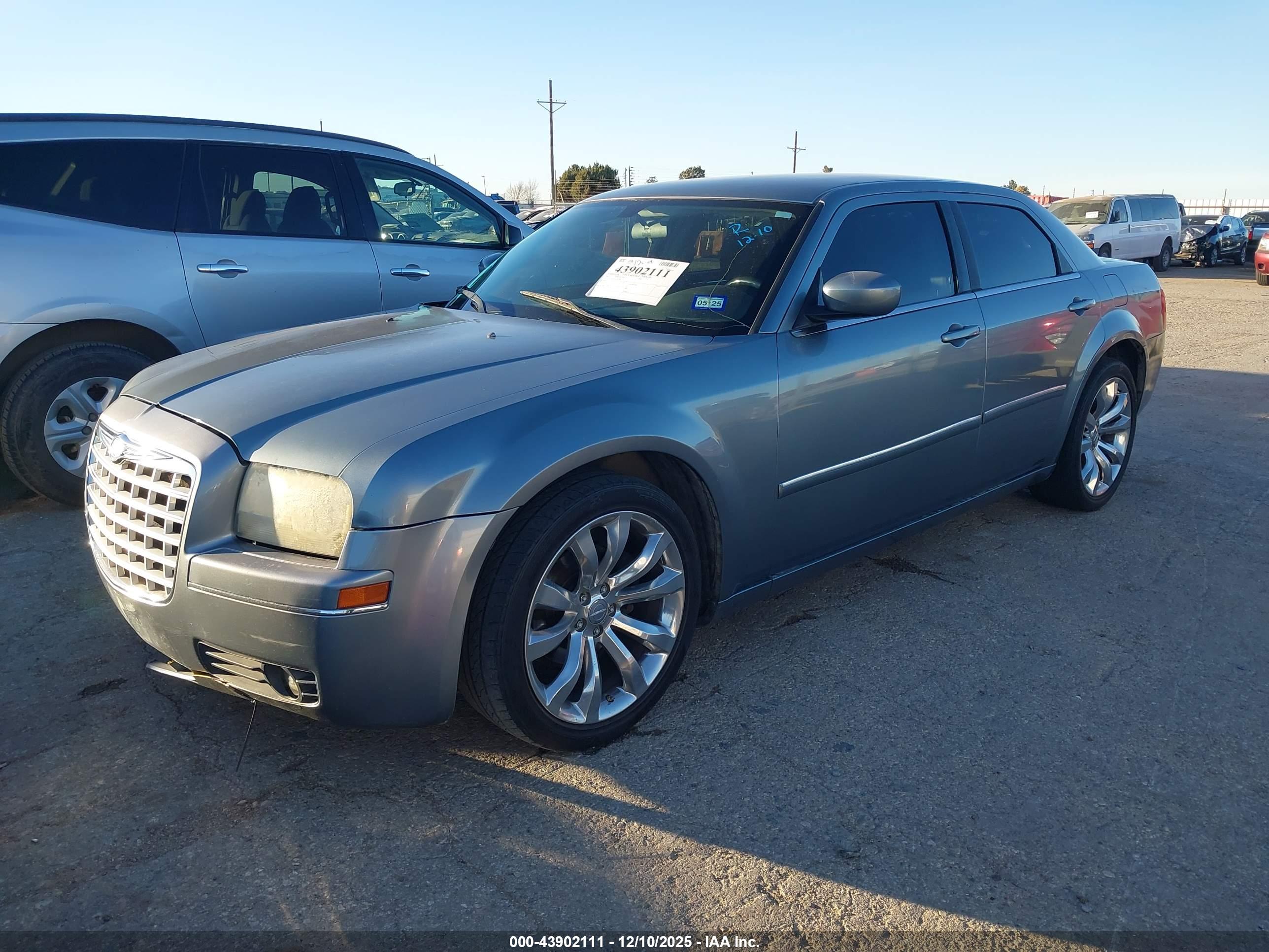 CHRYSLER 300 image 2