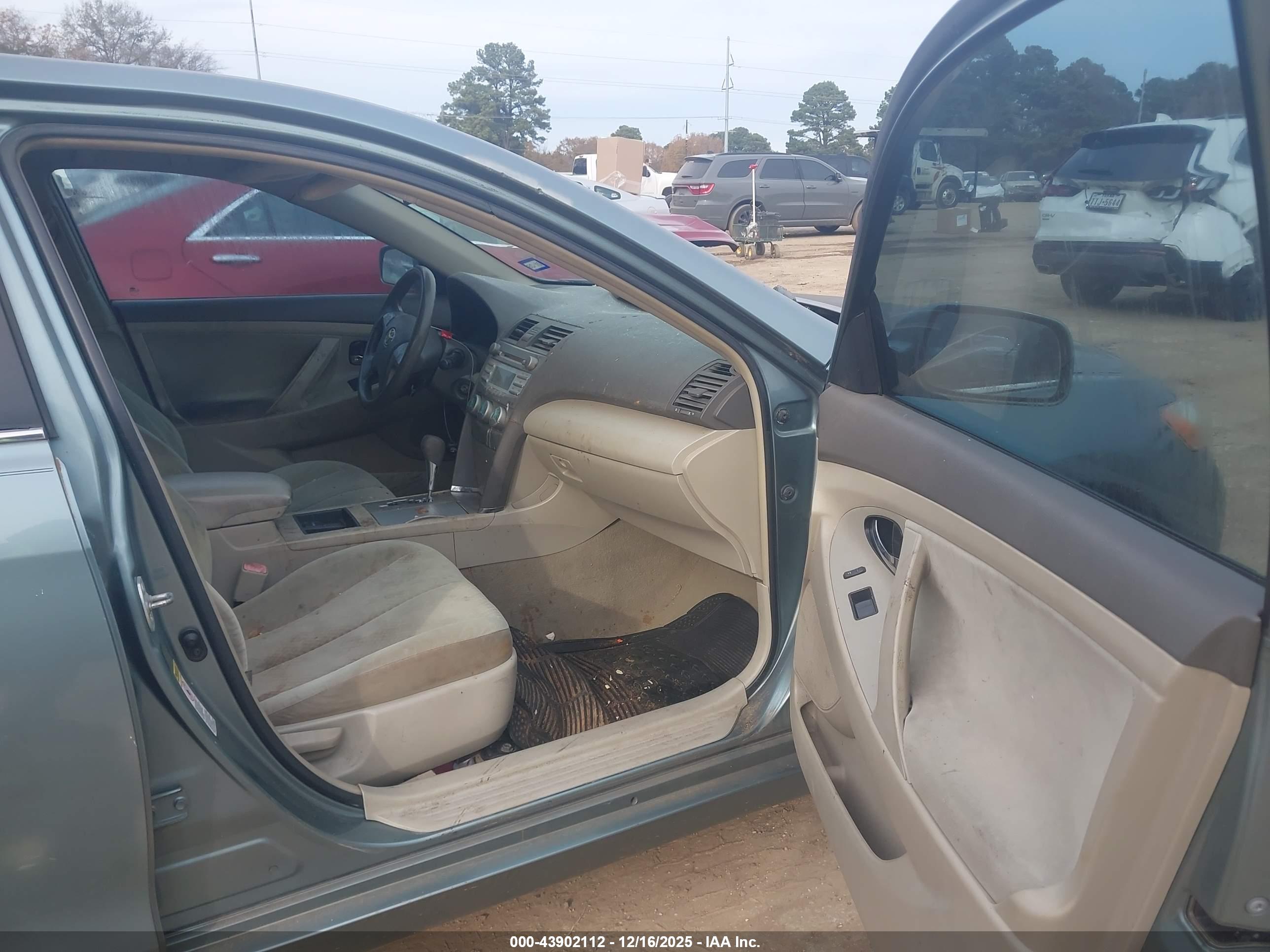 TOYOTA CAMRY image 5