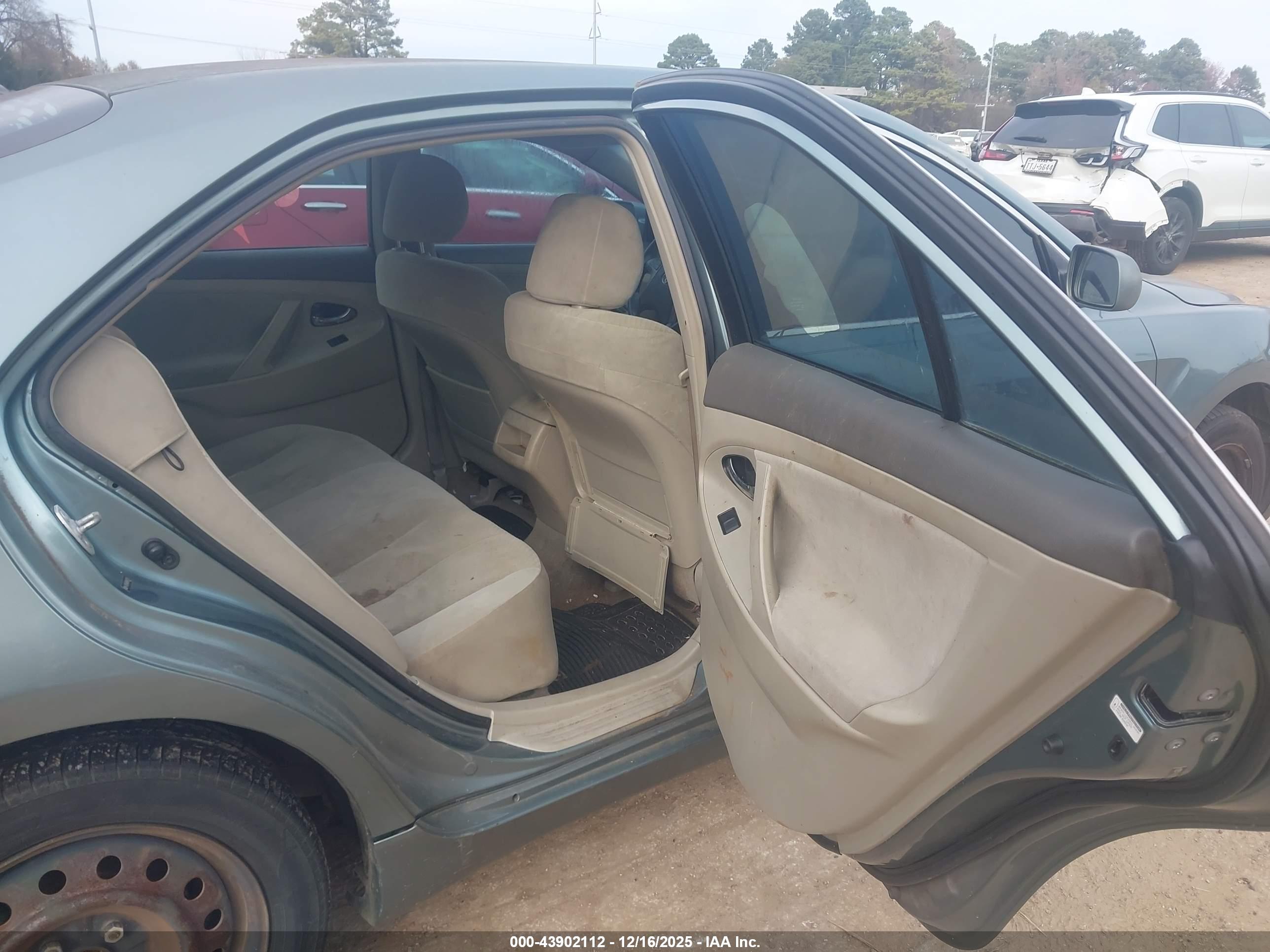 TOYOTA CAMRY image 8
