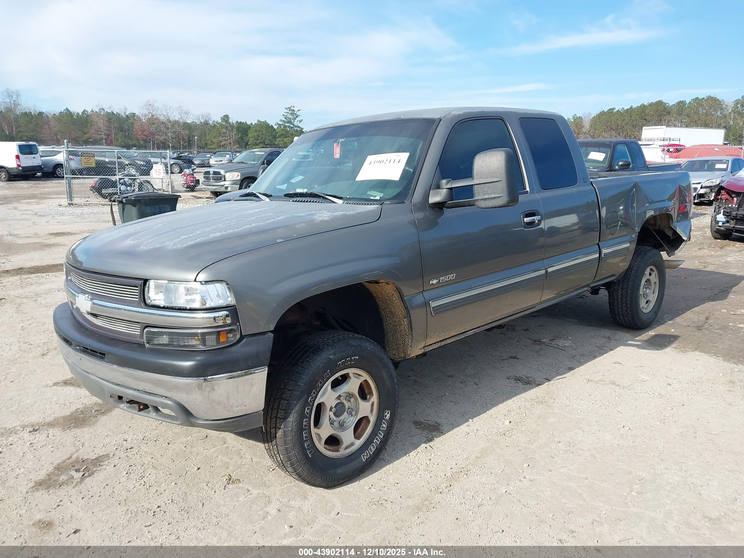 CHEVROLET SILVERADO image 2