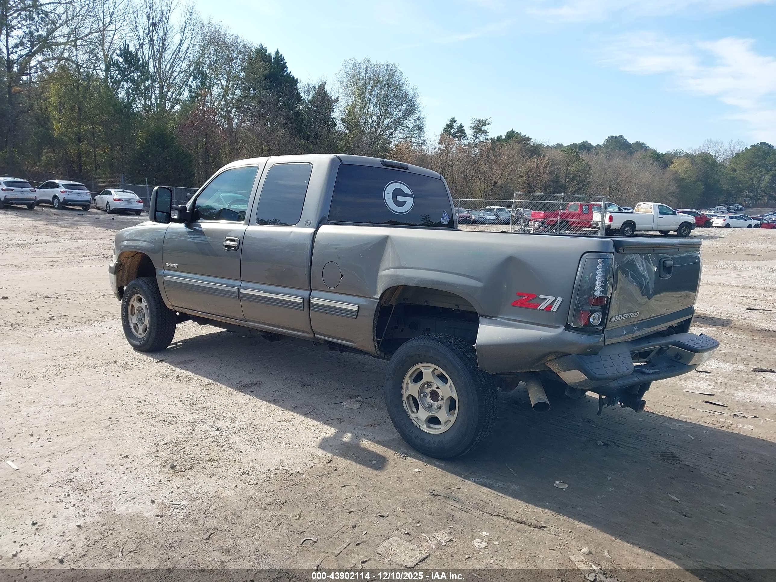 CHEVROLET SILVERADO image 3