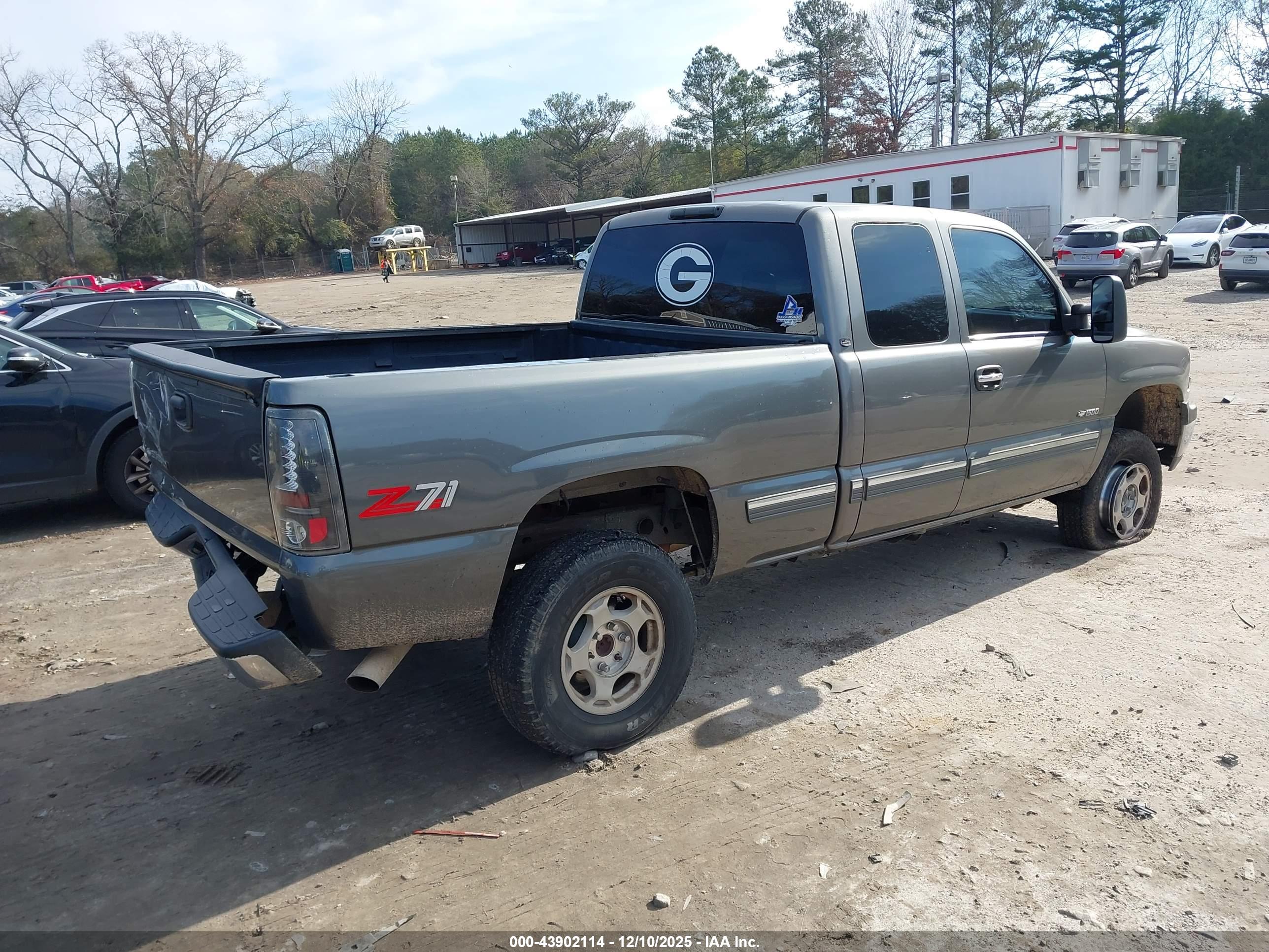CHEVROLET SILVERADO image 4