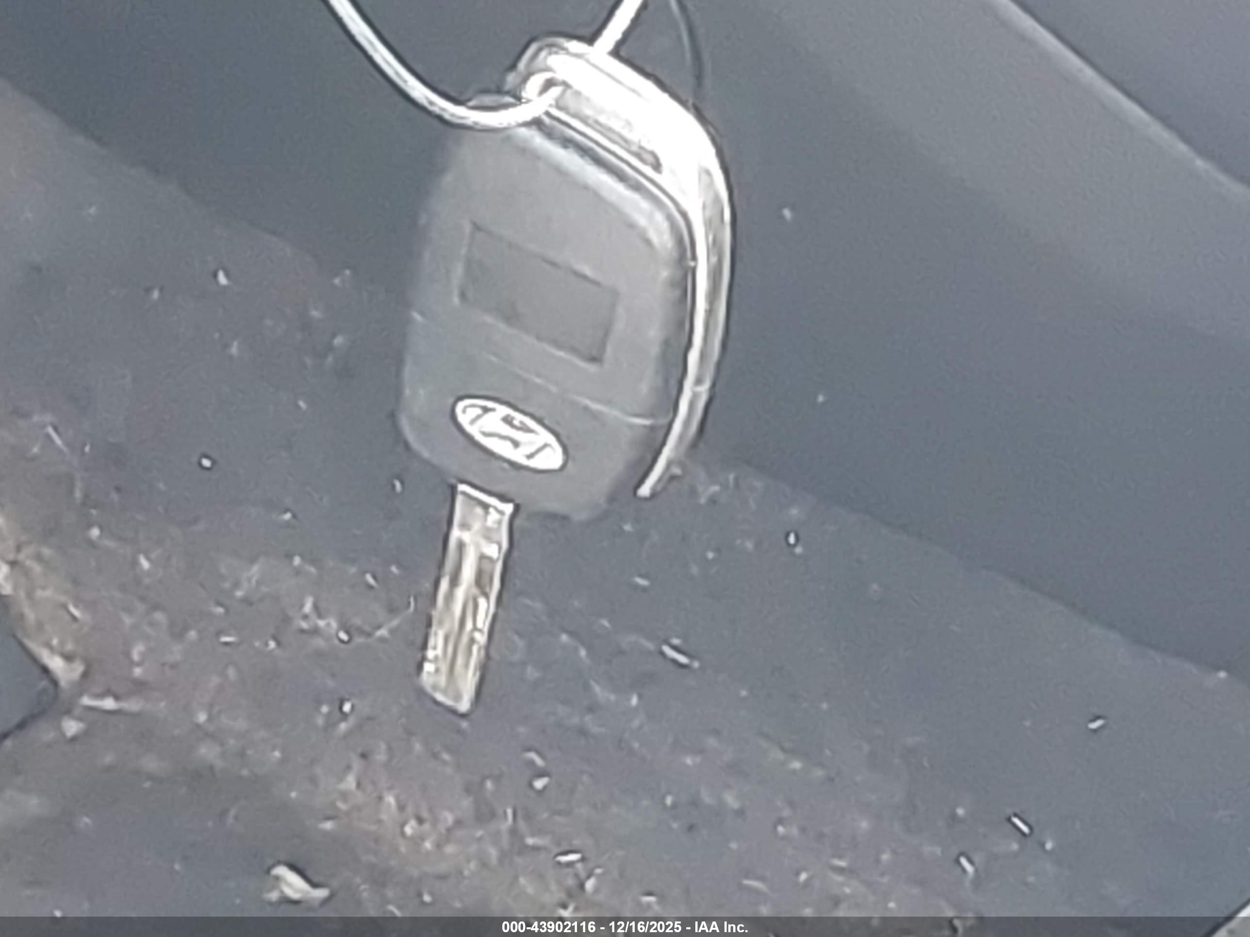 HYUNDAI TUCSON image 11
