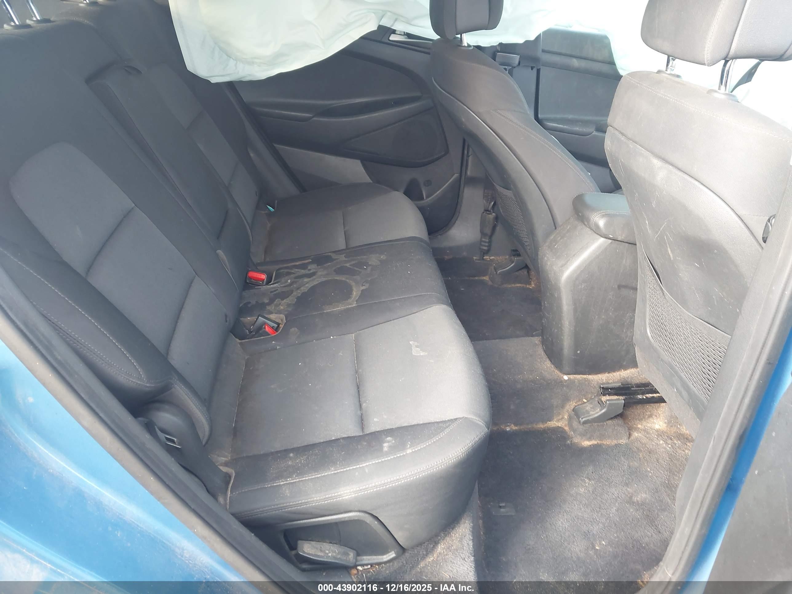 HYUNDAI TUCSON image 8