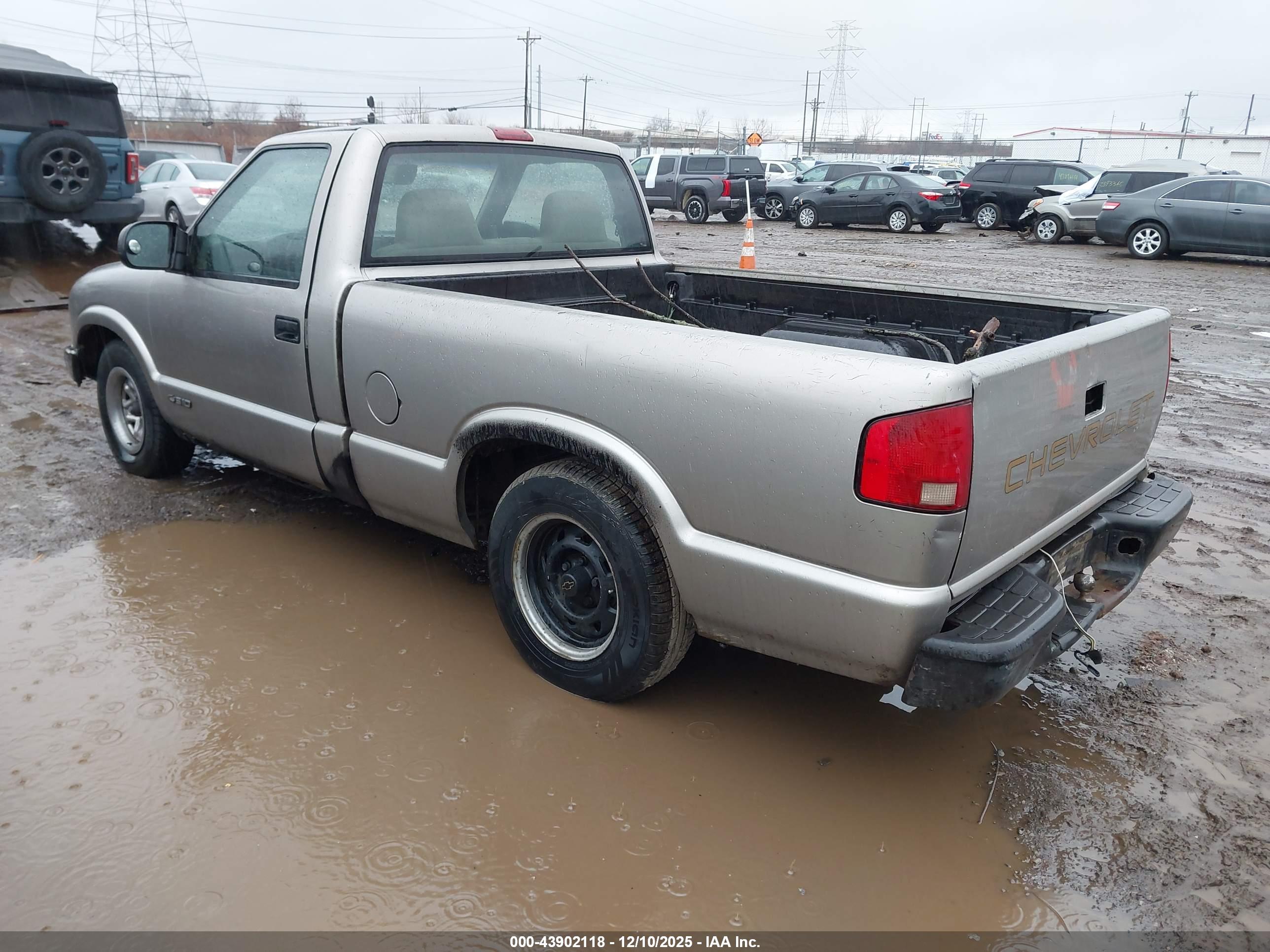 CHEVROLET S-10 image 3
