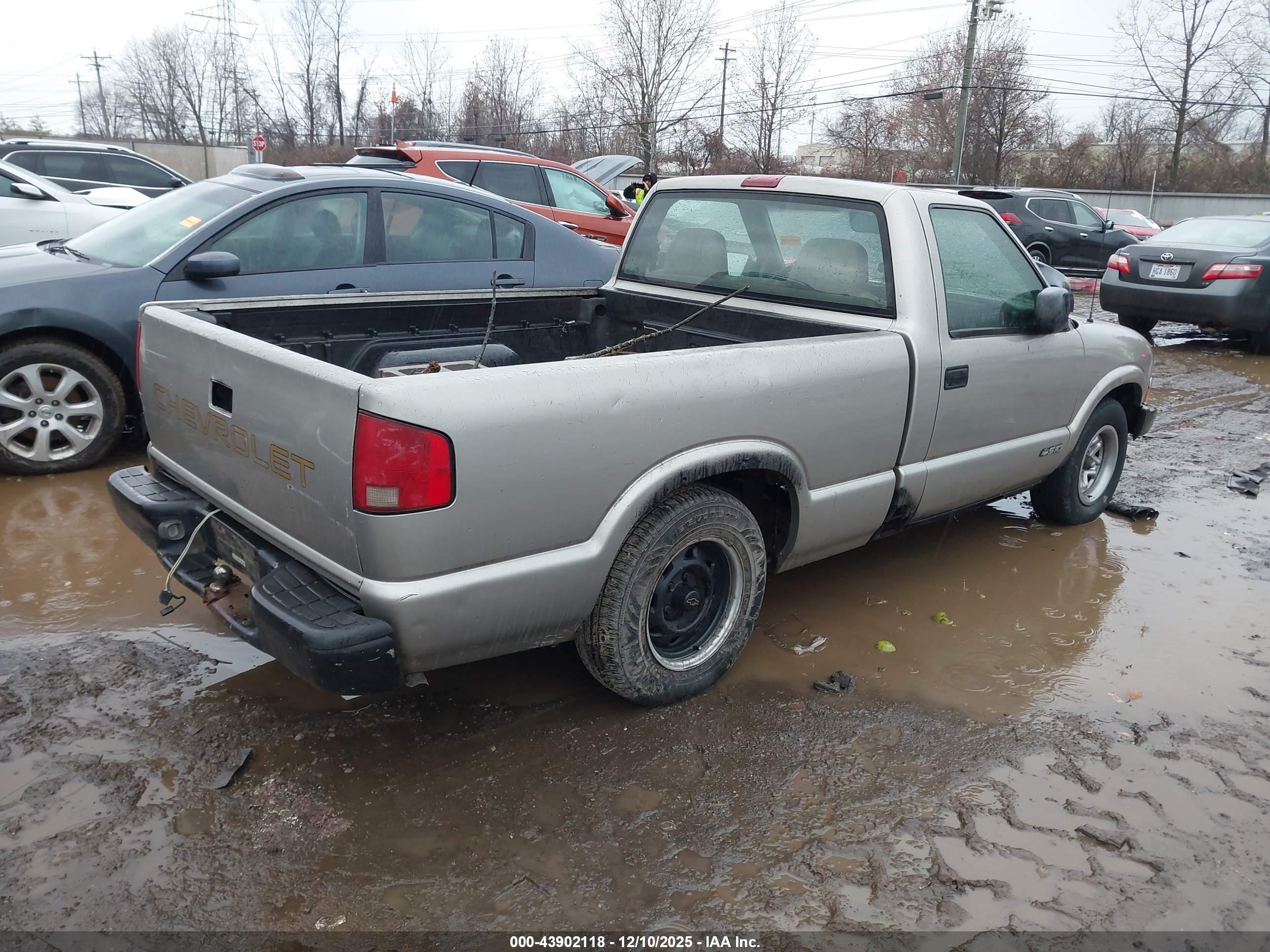 CHEVROLET S-10 image 4