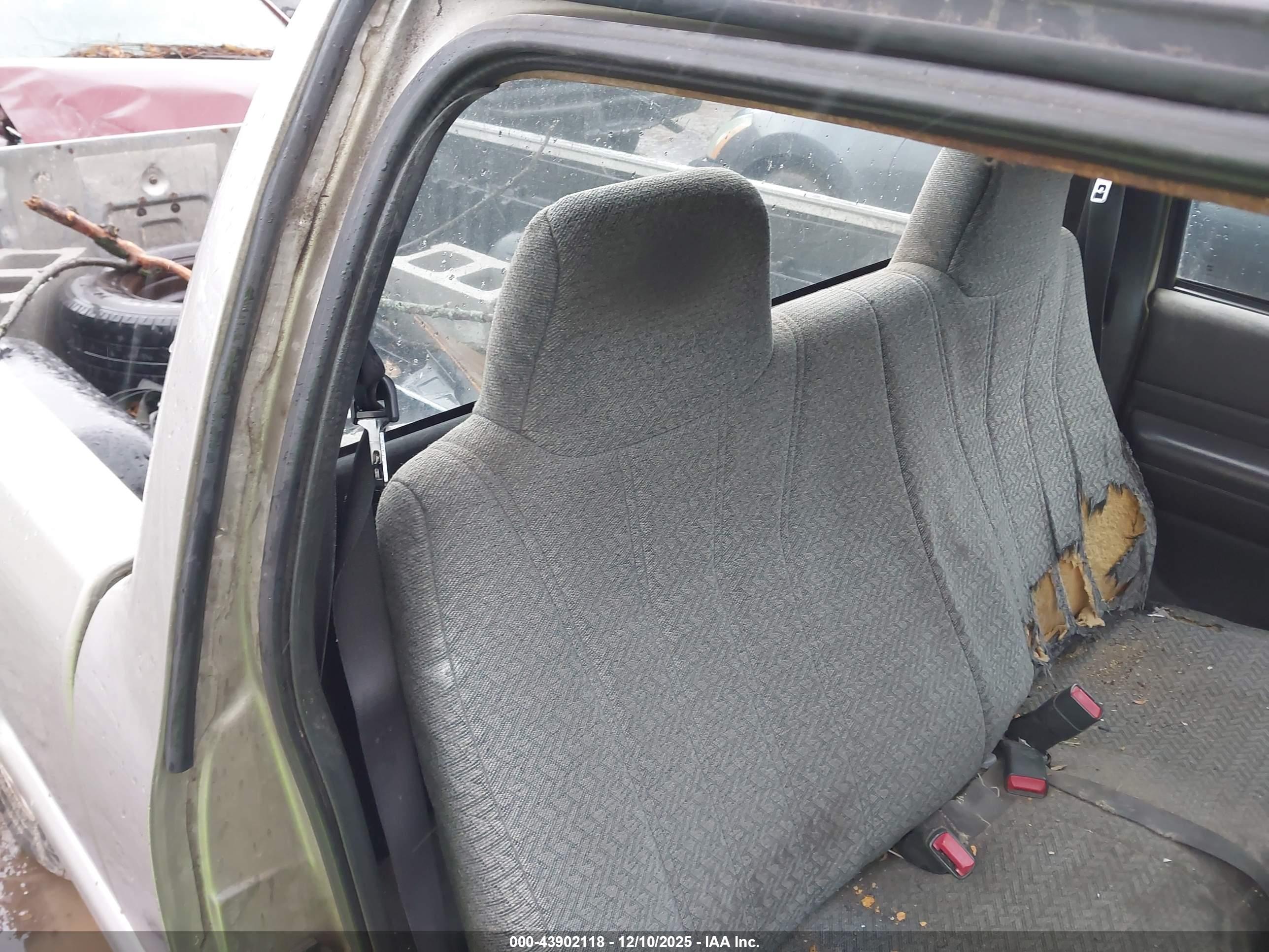 CHEVROLET S-10 image 8