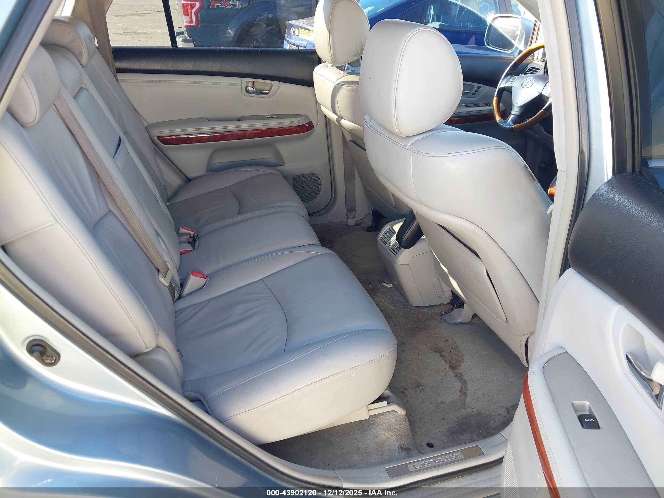 LEXUS RX image 8
