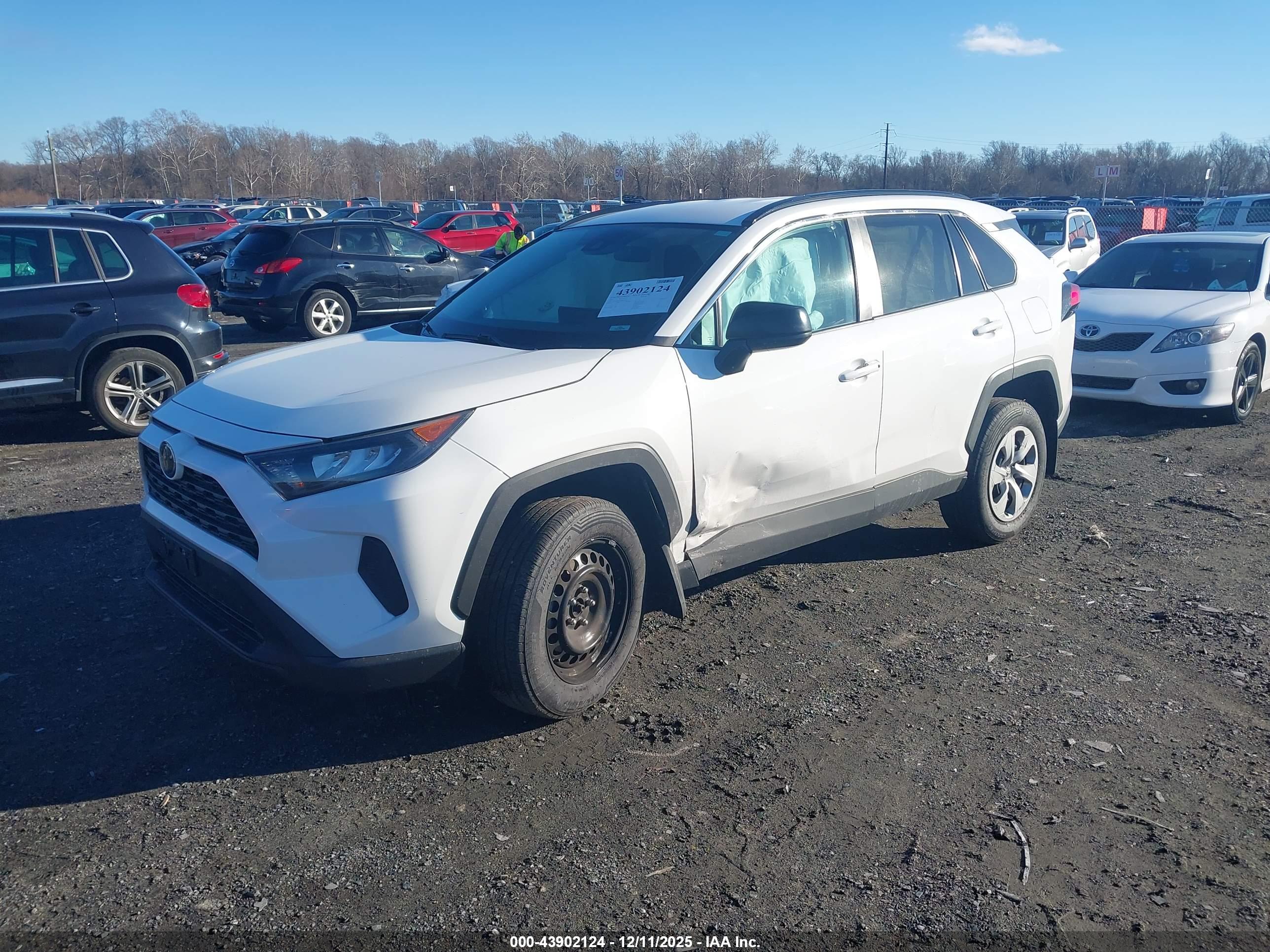 TOYOTA RAV4 image 2