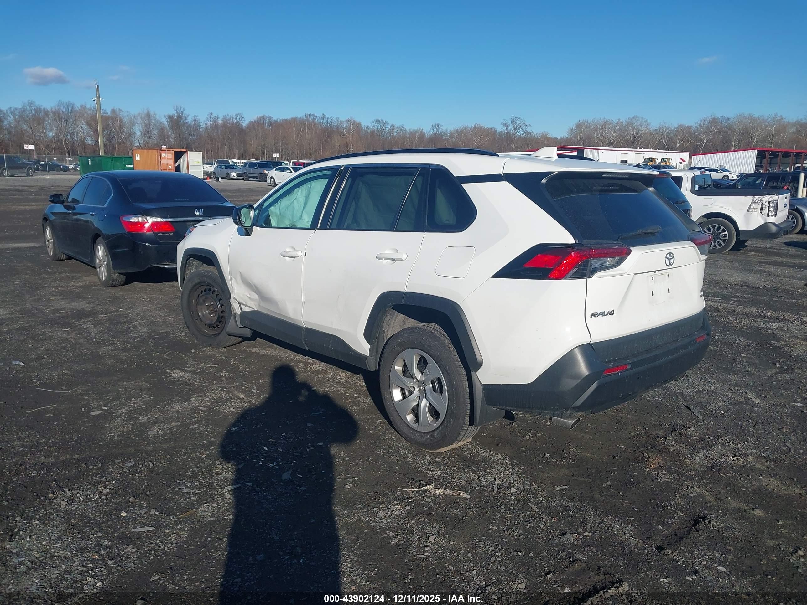 TOYOTA RAV4 image 3