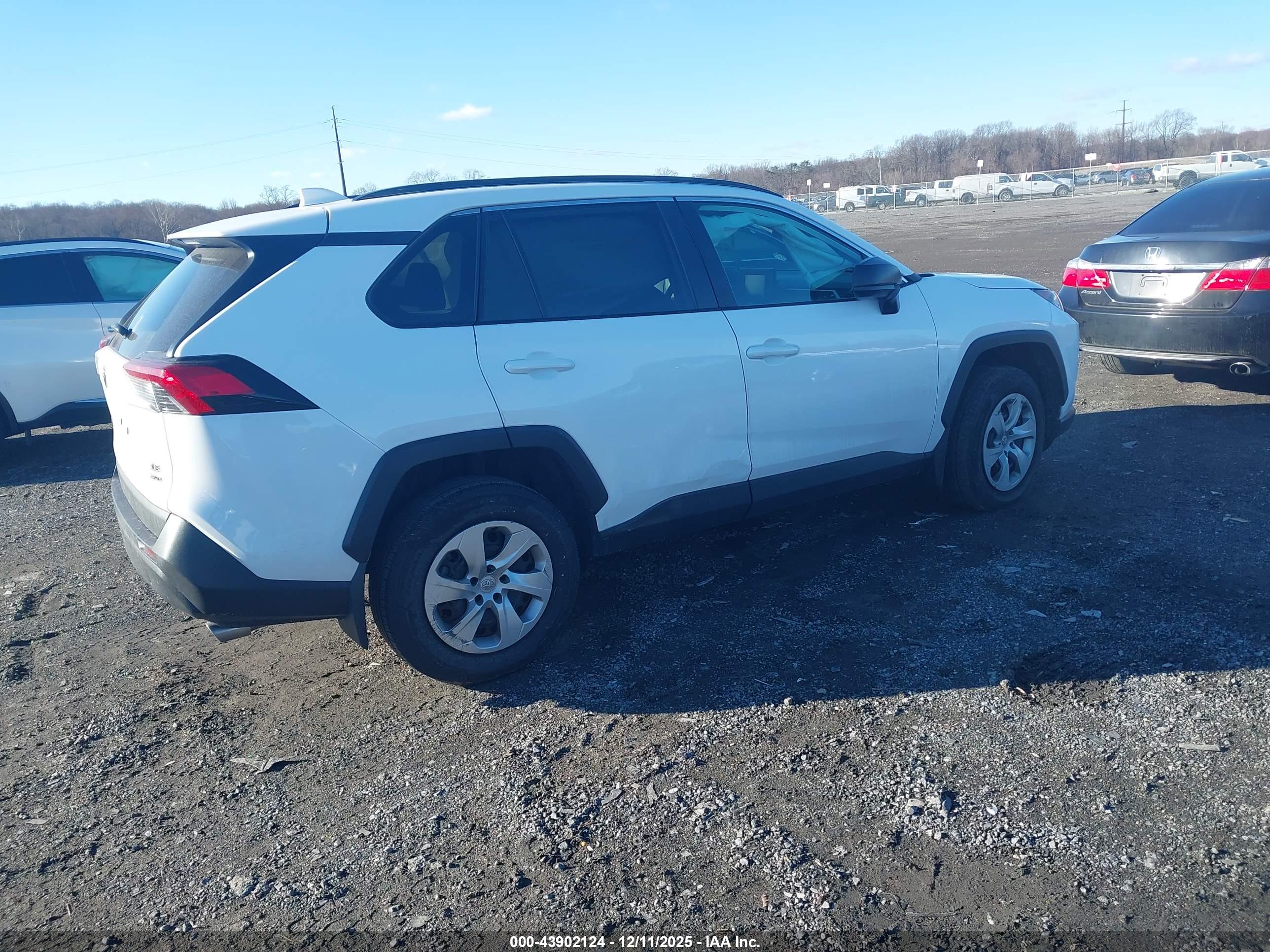 TOYOTA RAV4 image 4