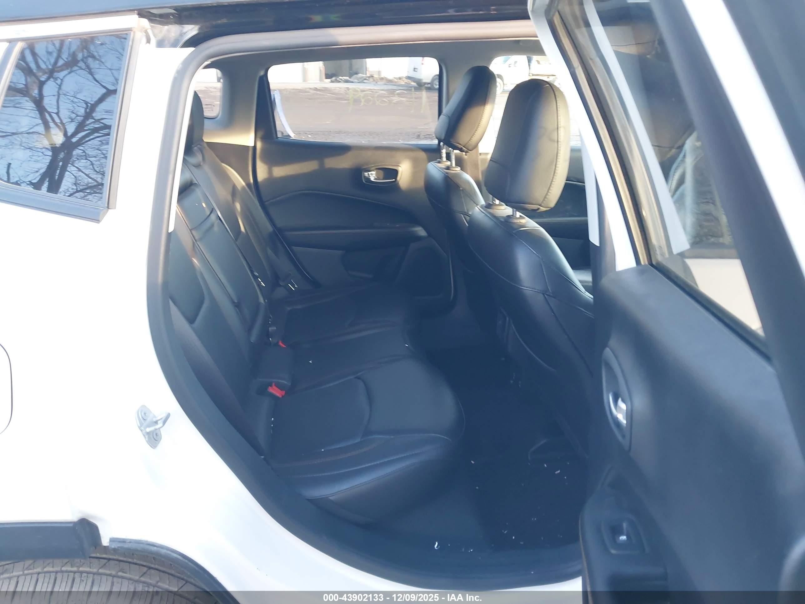 JEEP COMPASS image 8