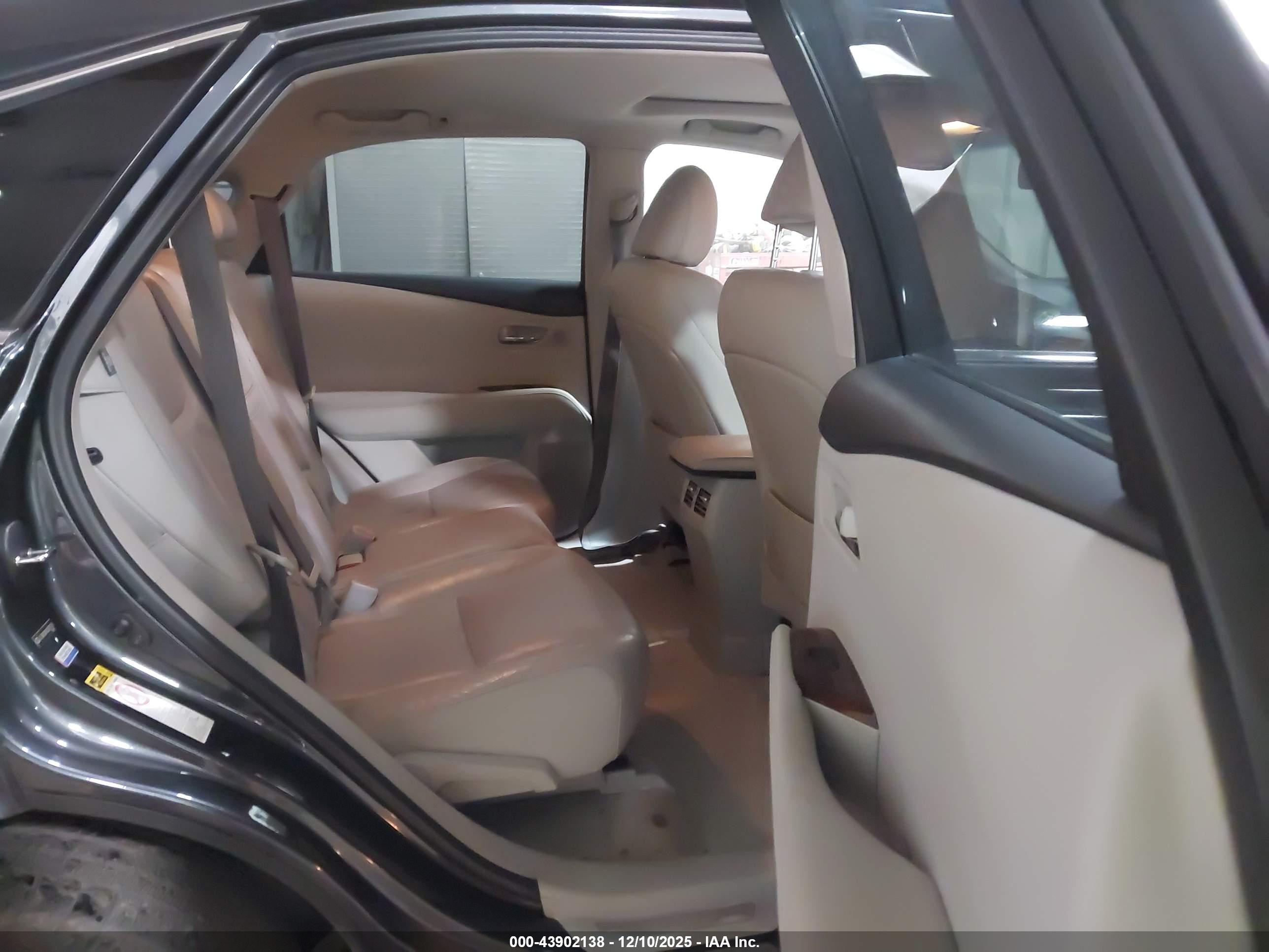 LEXUS RX image 8