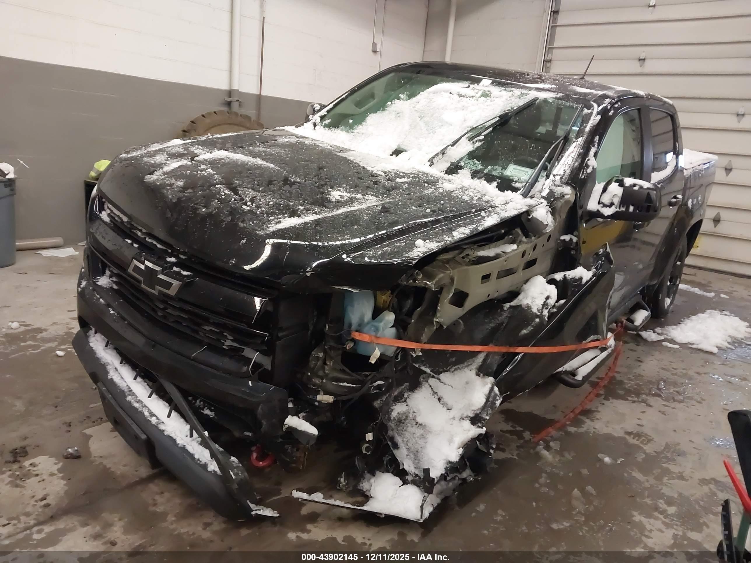 CHEVROLET COLORADO image 2