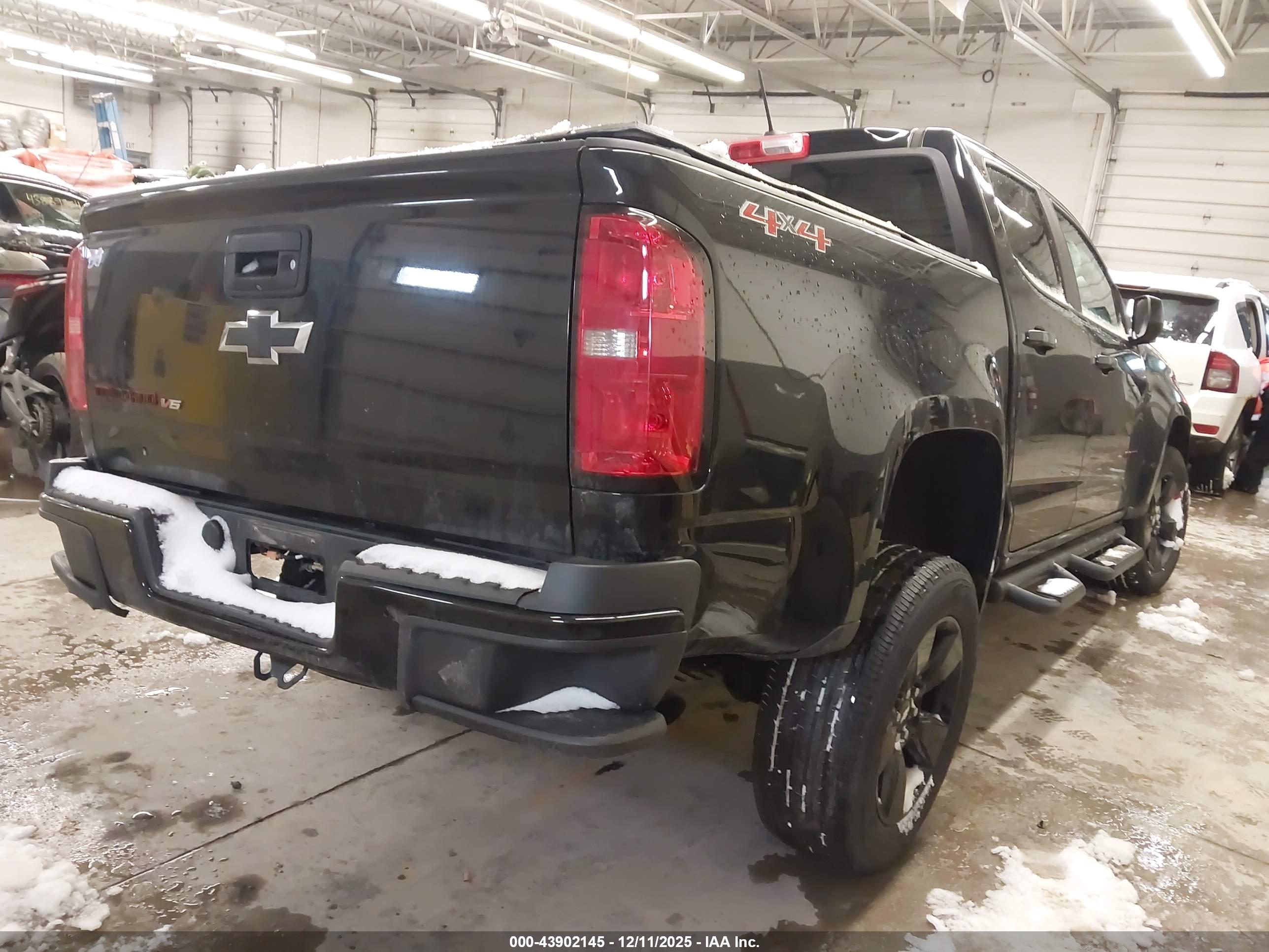 CHEVROLET COLORADO image 4