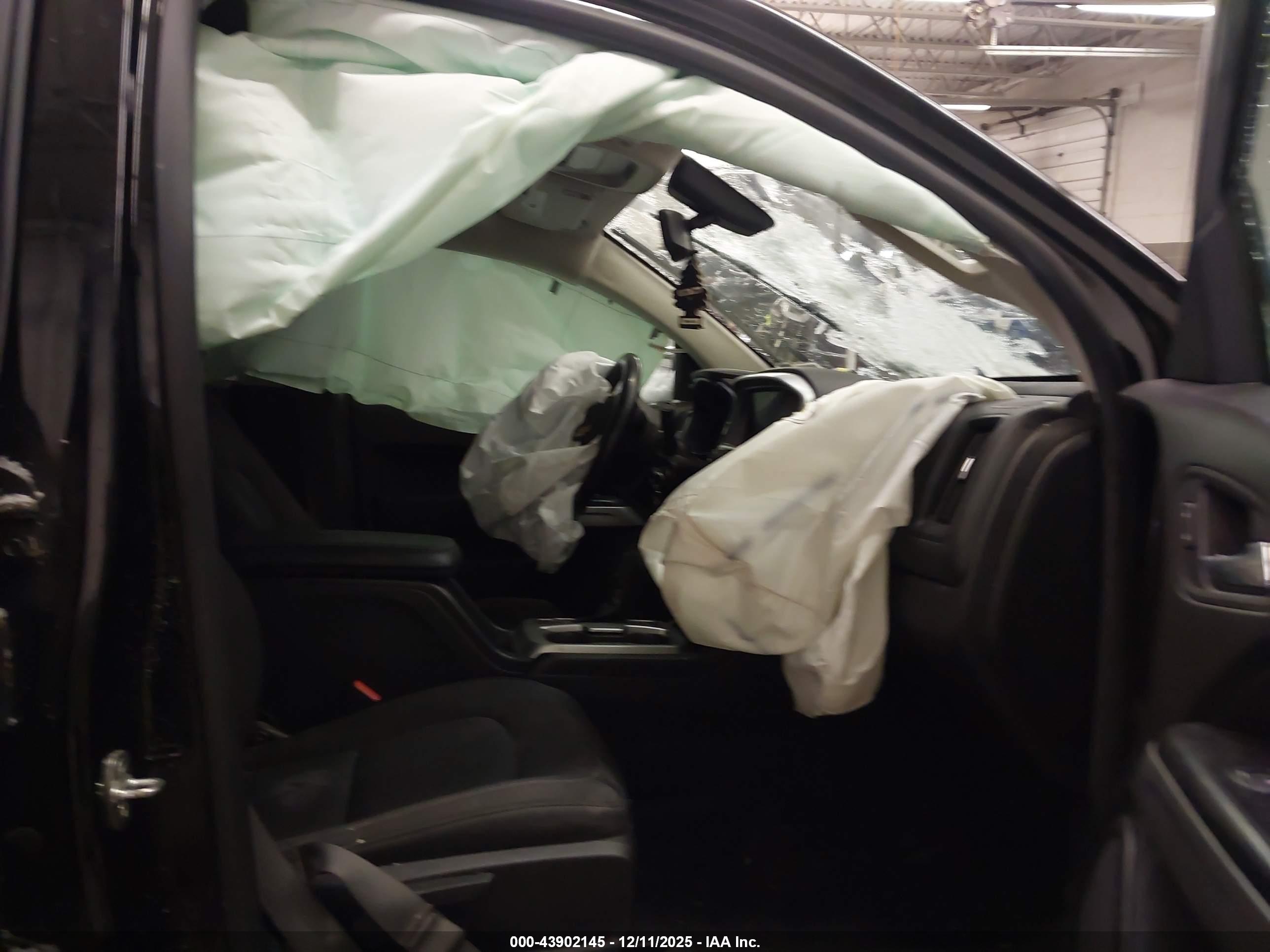 CHEVROLET COLORADO image 5