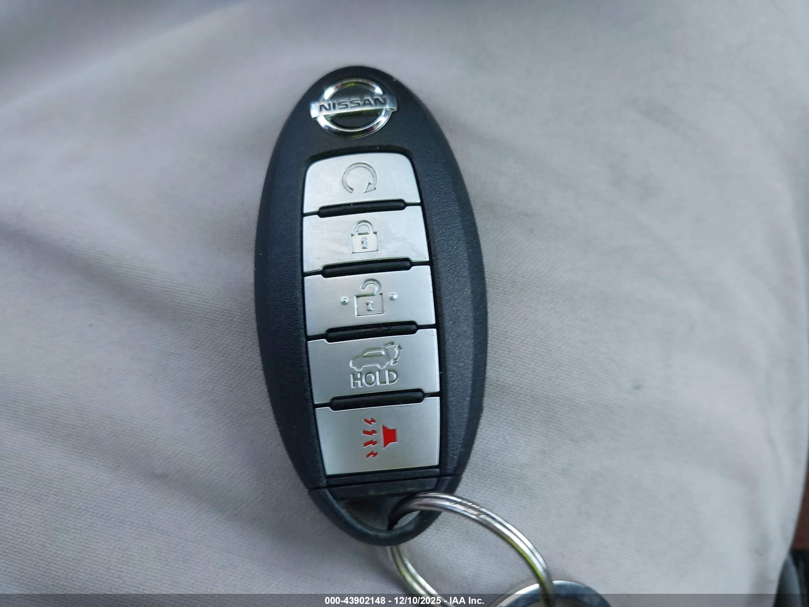 NISSAN ROGUE image 11
