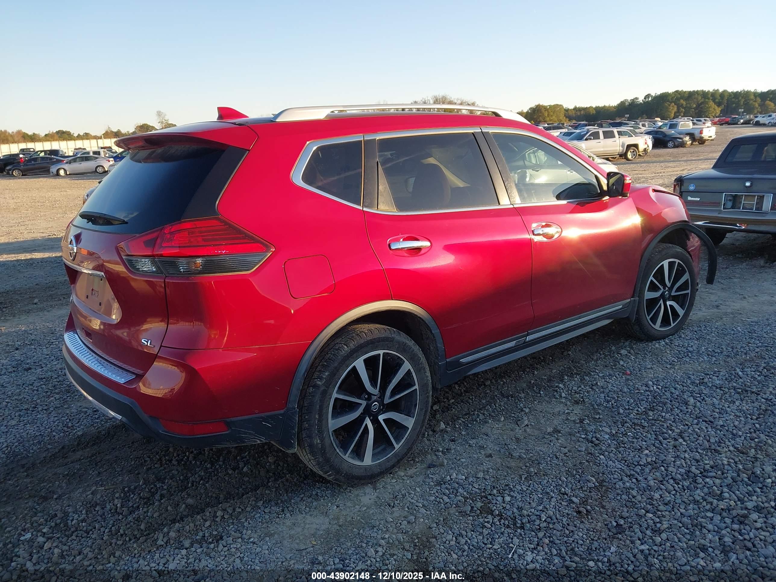 NISSAN ROGUE image 4