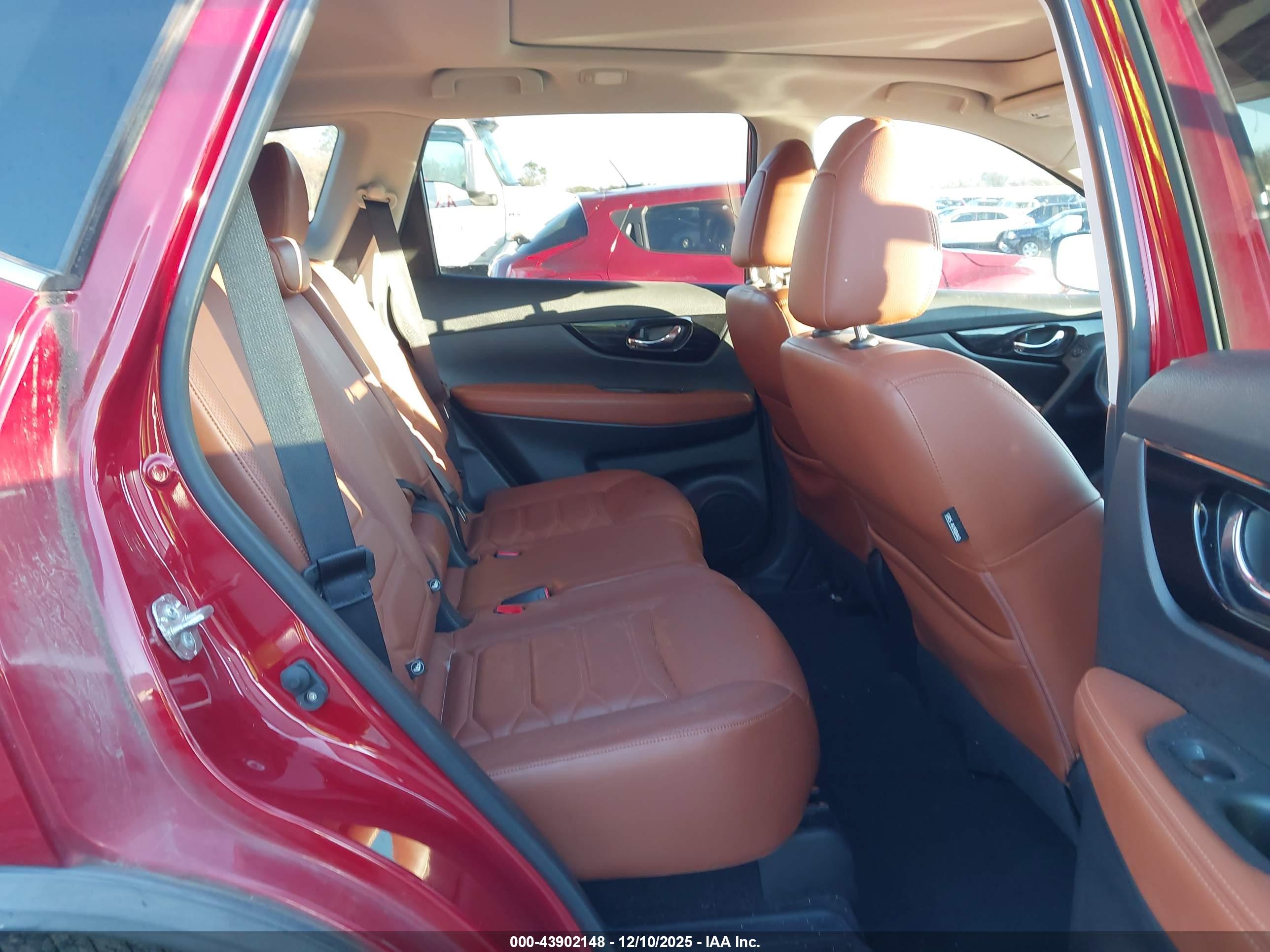 NISSAN ROGUE image 8