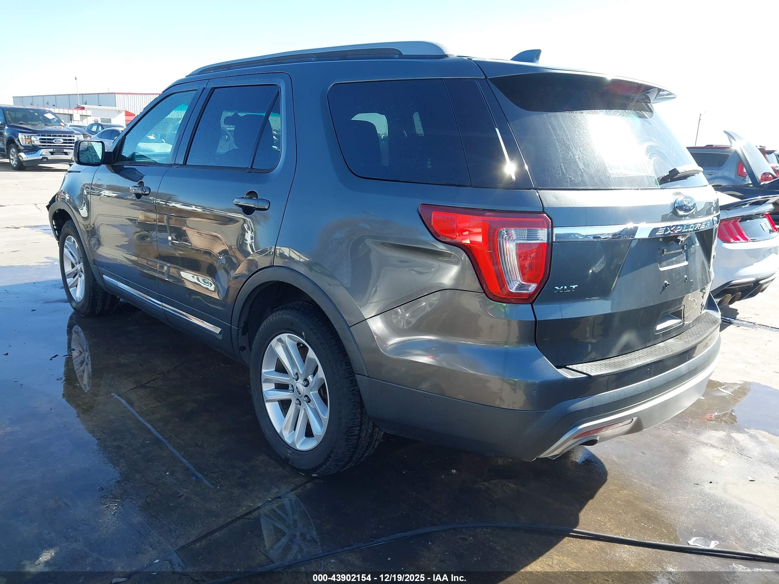 FORD EXPLORER image 3