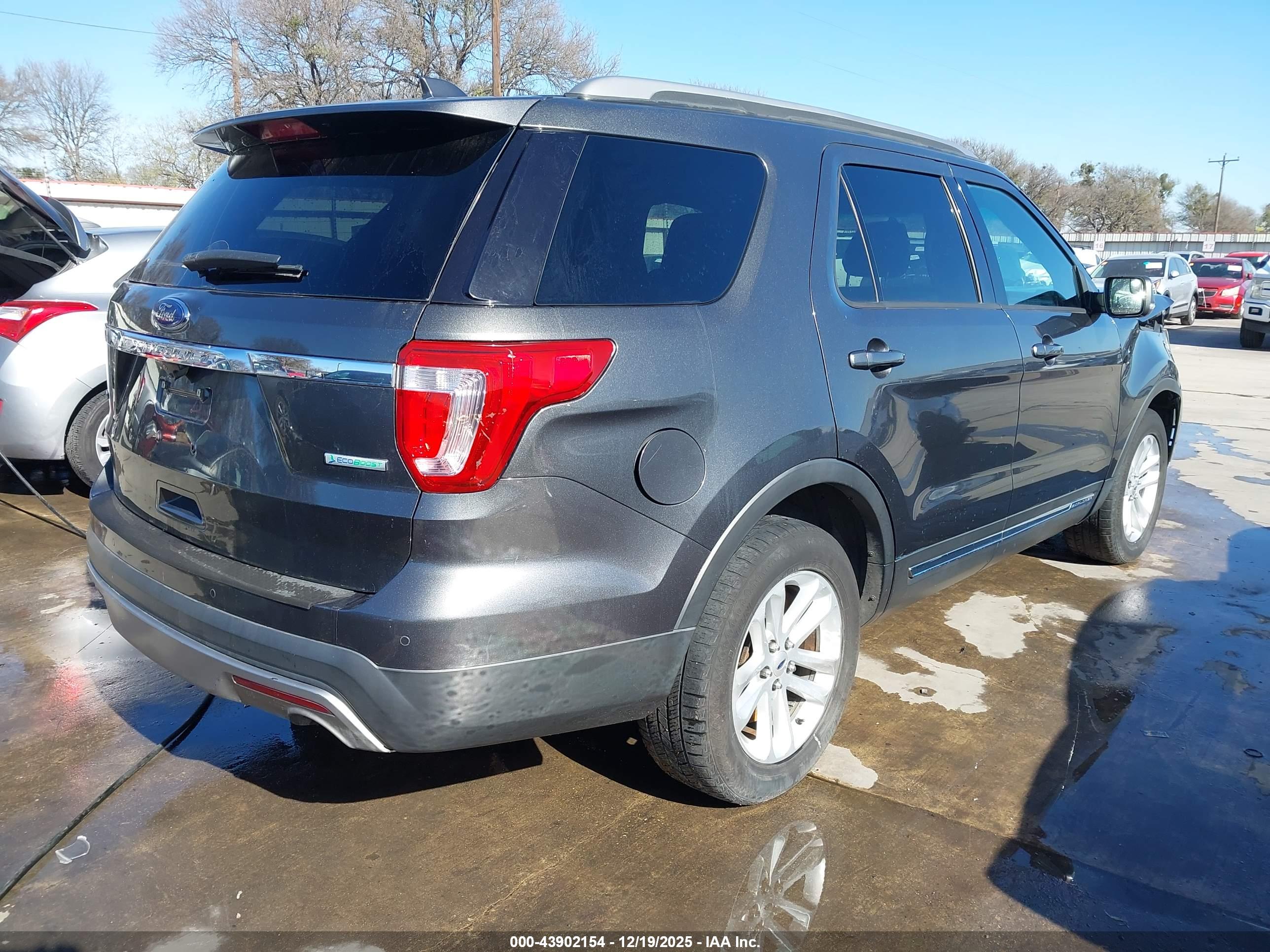 FORD EXPLORER image 4