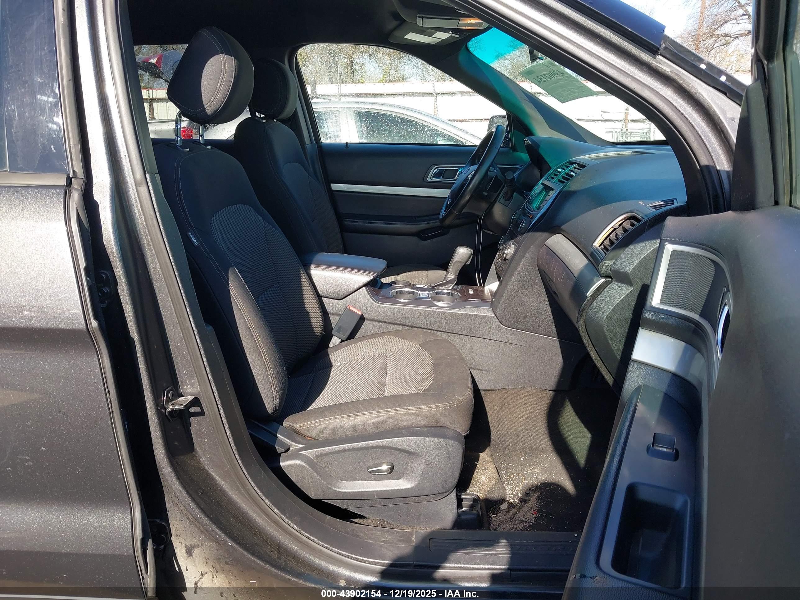 FORD EXPLORER image 5