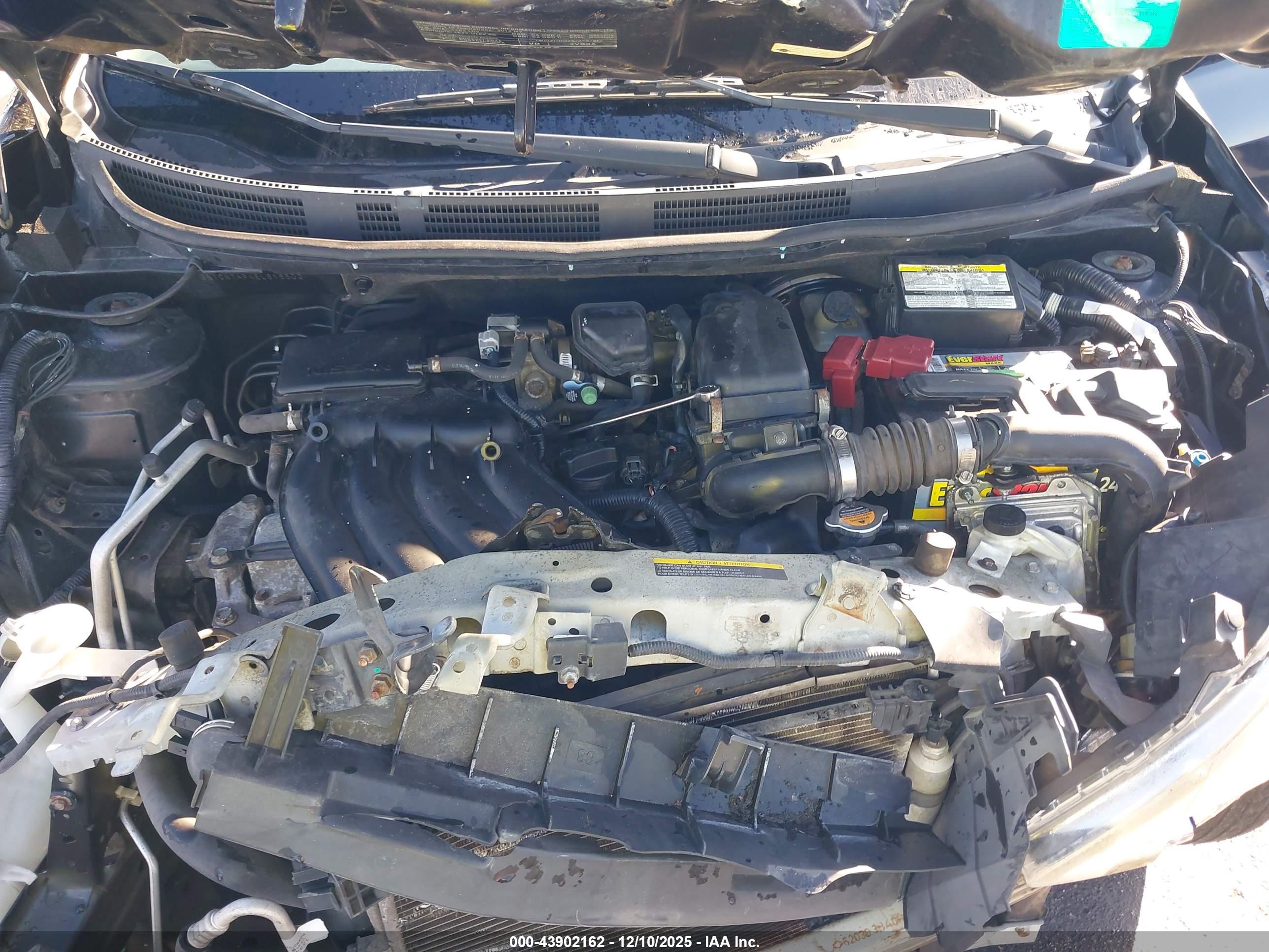 NISSAN VERSA image 10