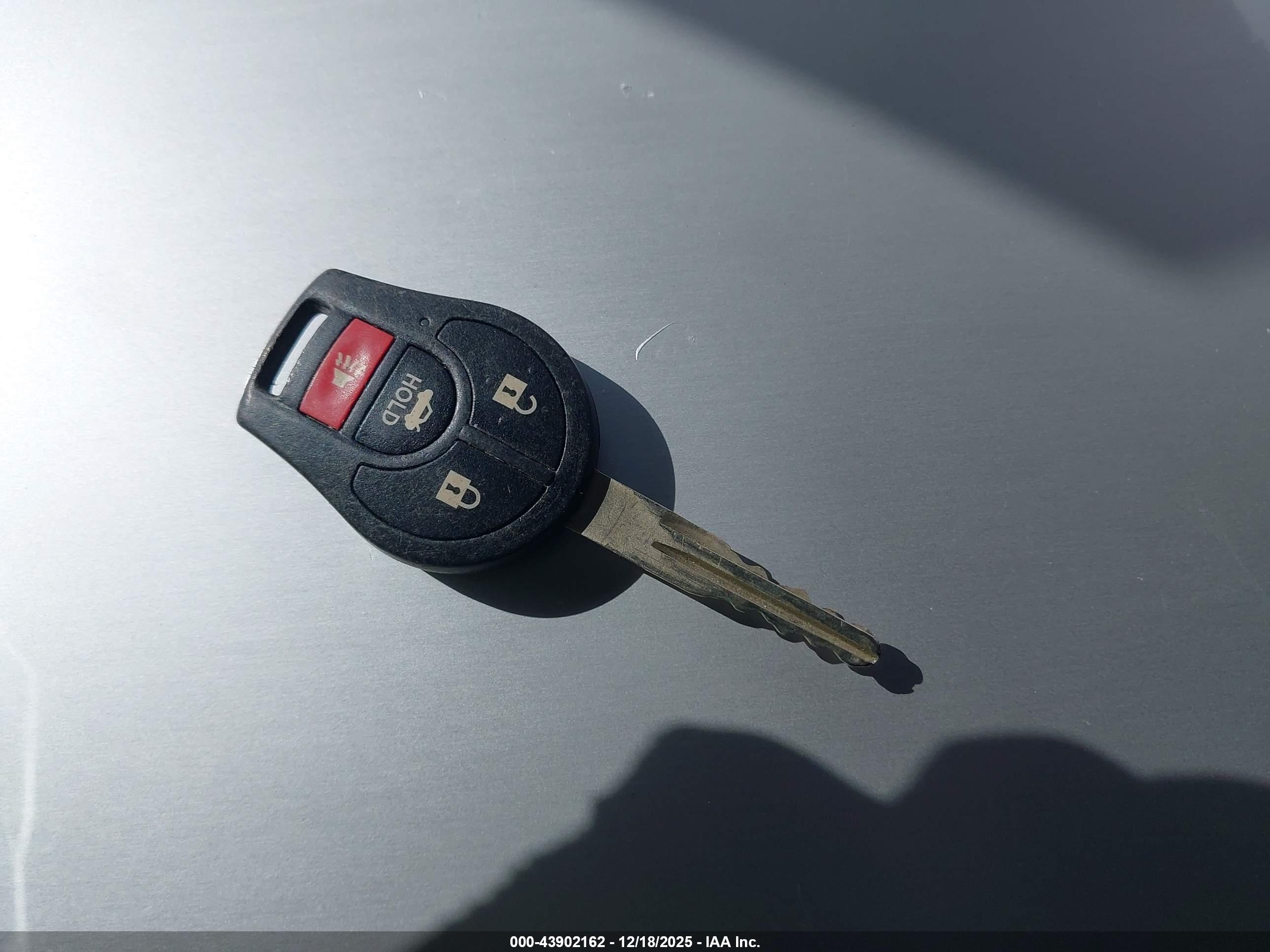 NISSAN VERSA image 11