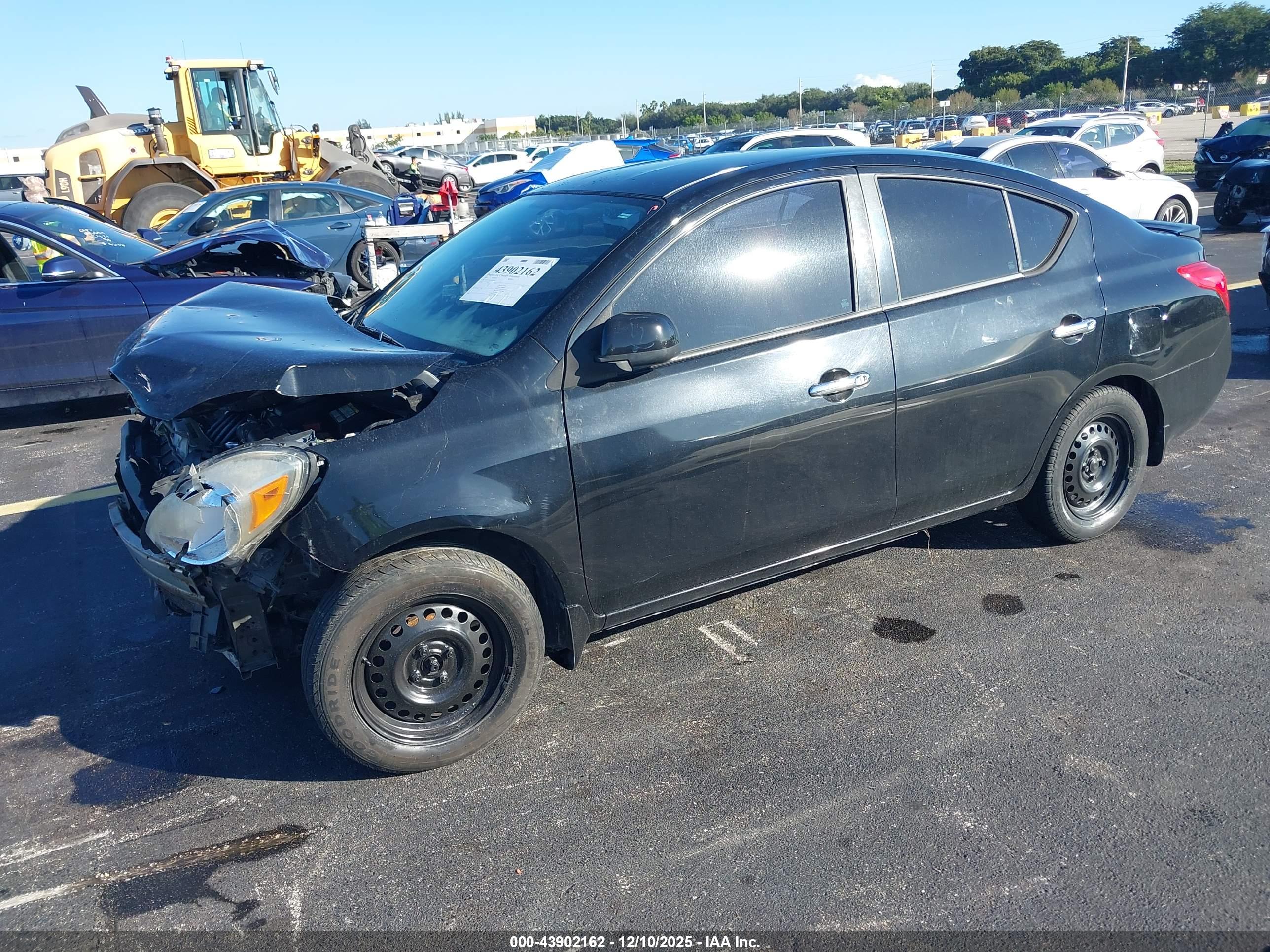 NISSAN VERSA image 2