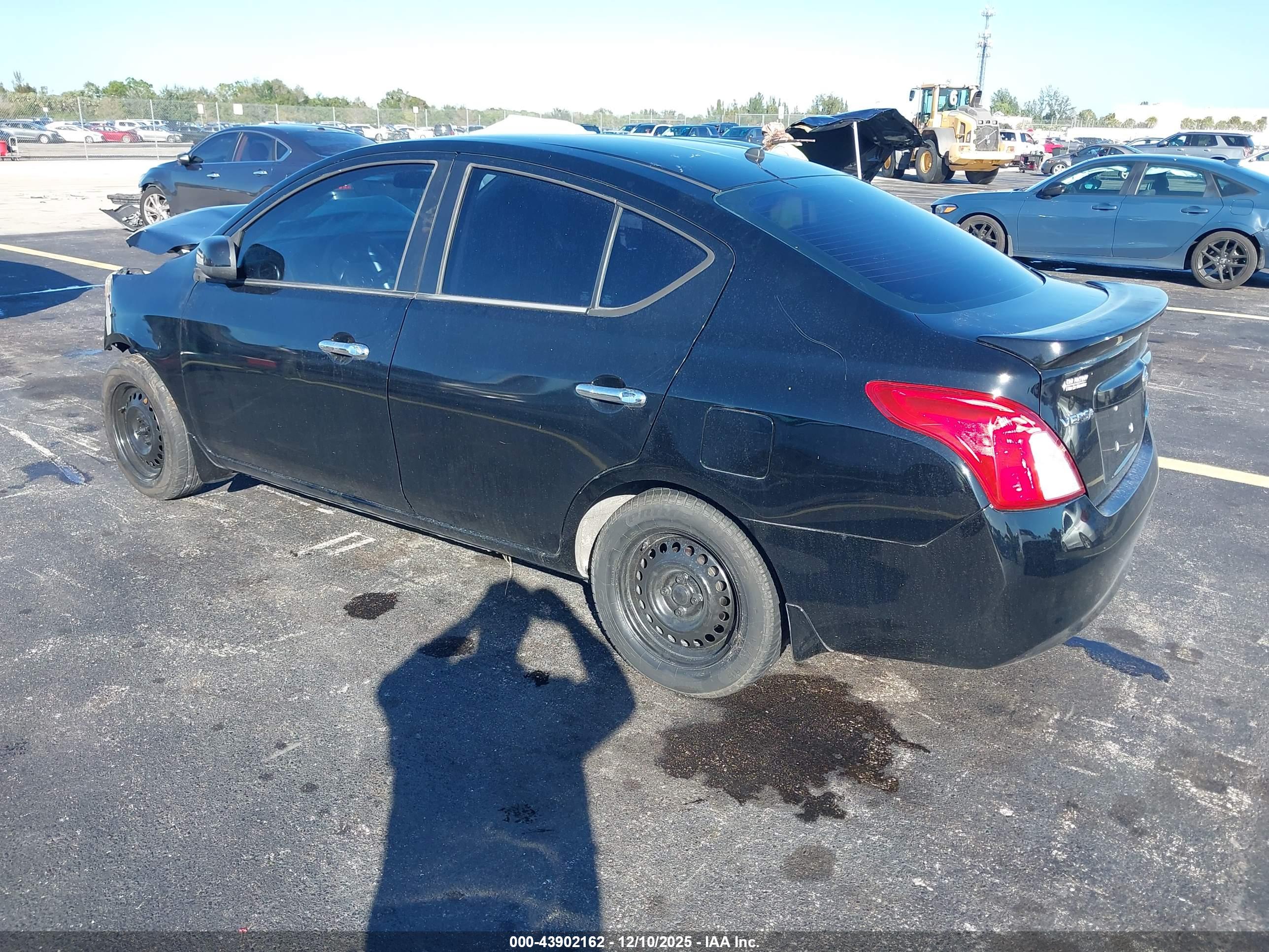 NISSAN VERSA image 3