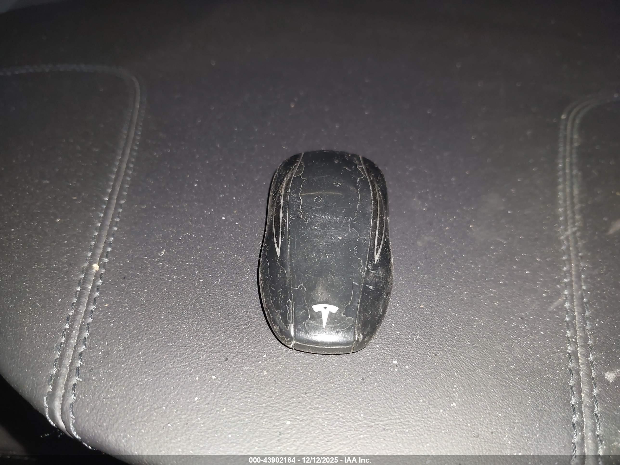 TESLA MODEL image 11