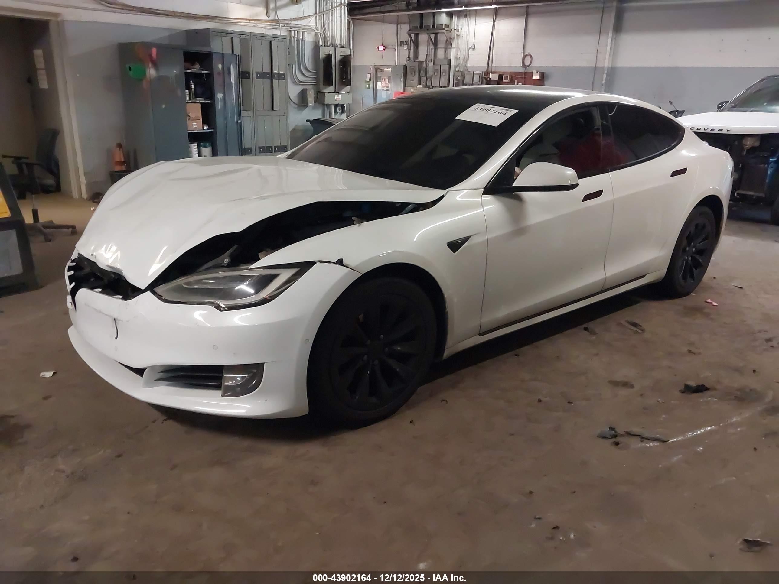 TESLA MODEL image 2