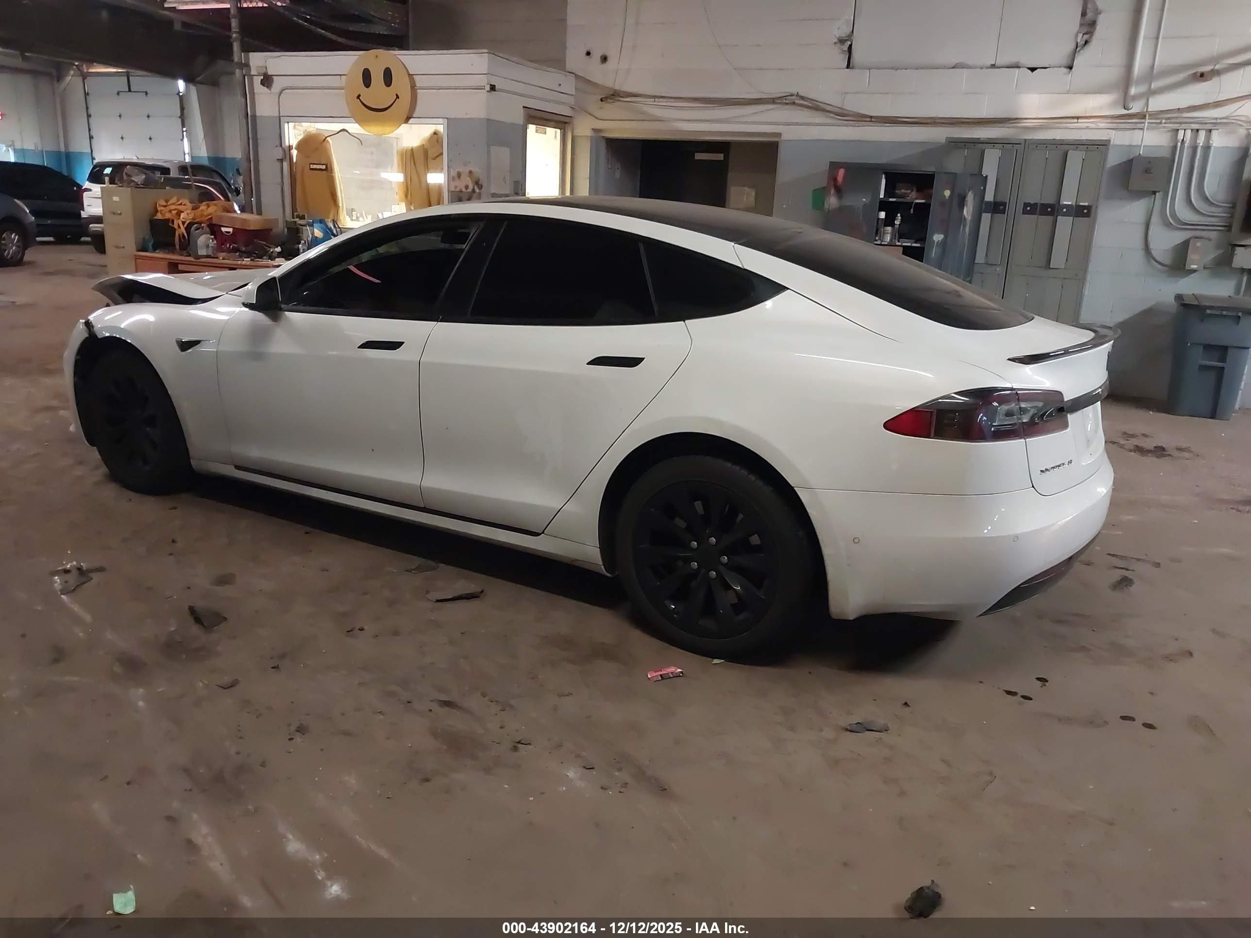 TESLA MODEL image 3