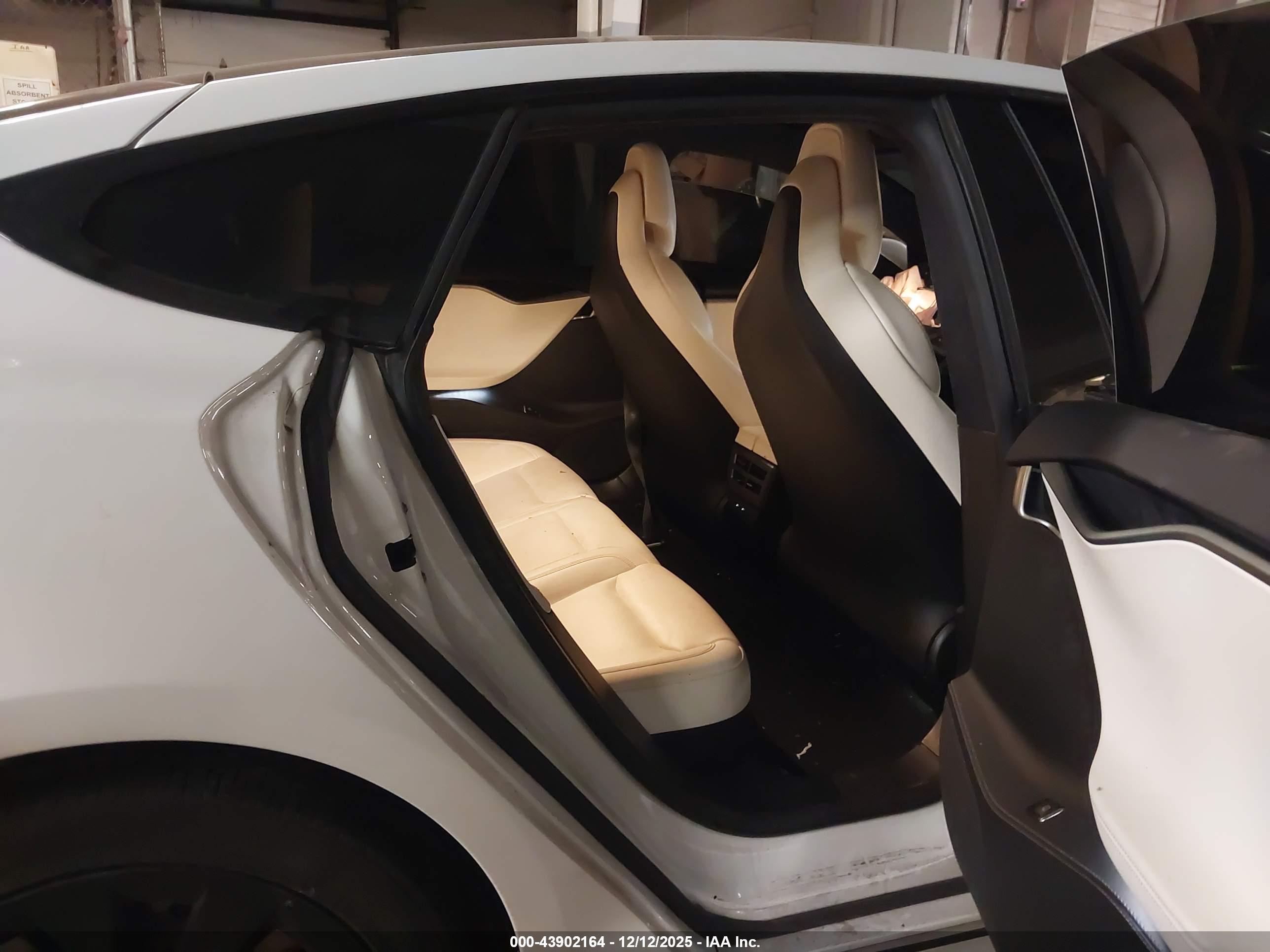 TESLA MODEL image 8