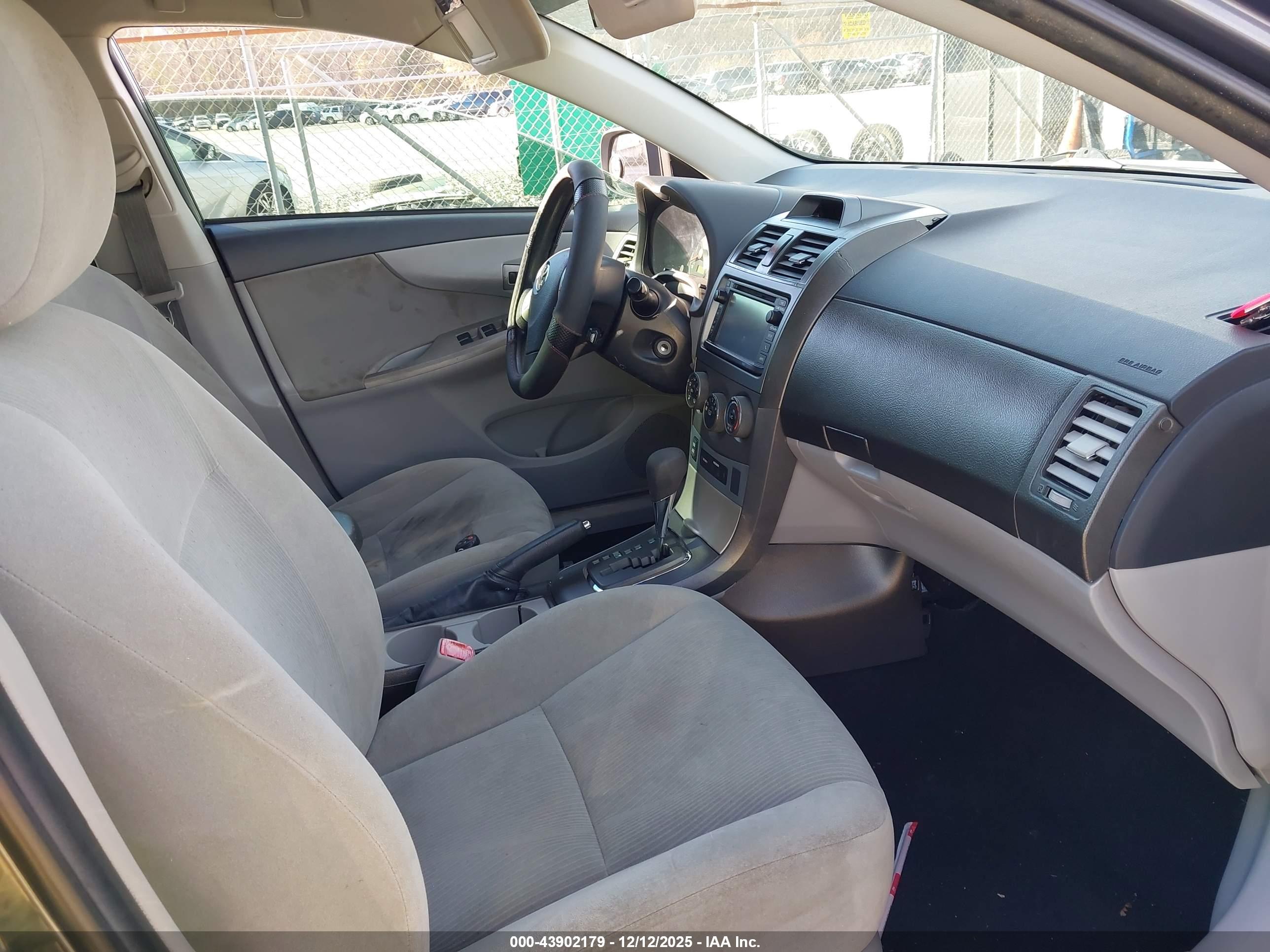 TOYOTA COROLLA image 5