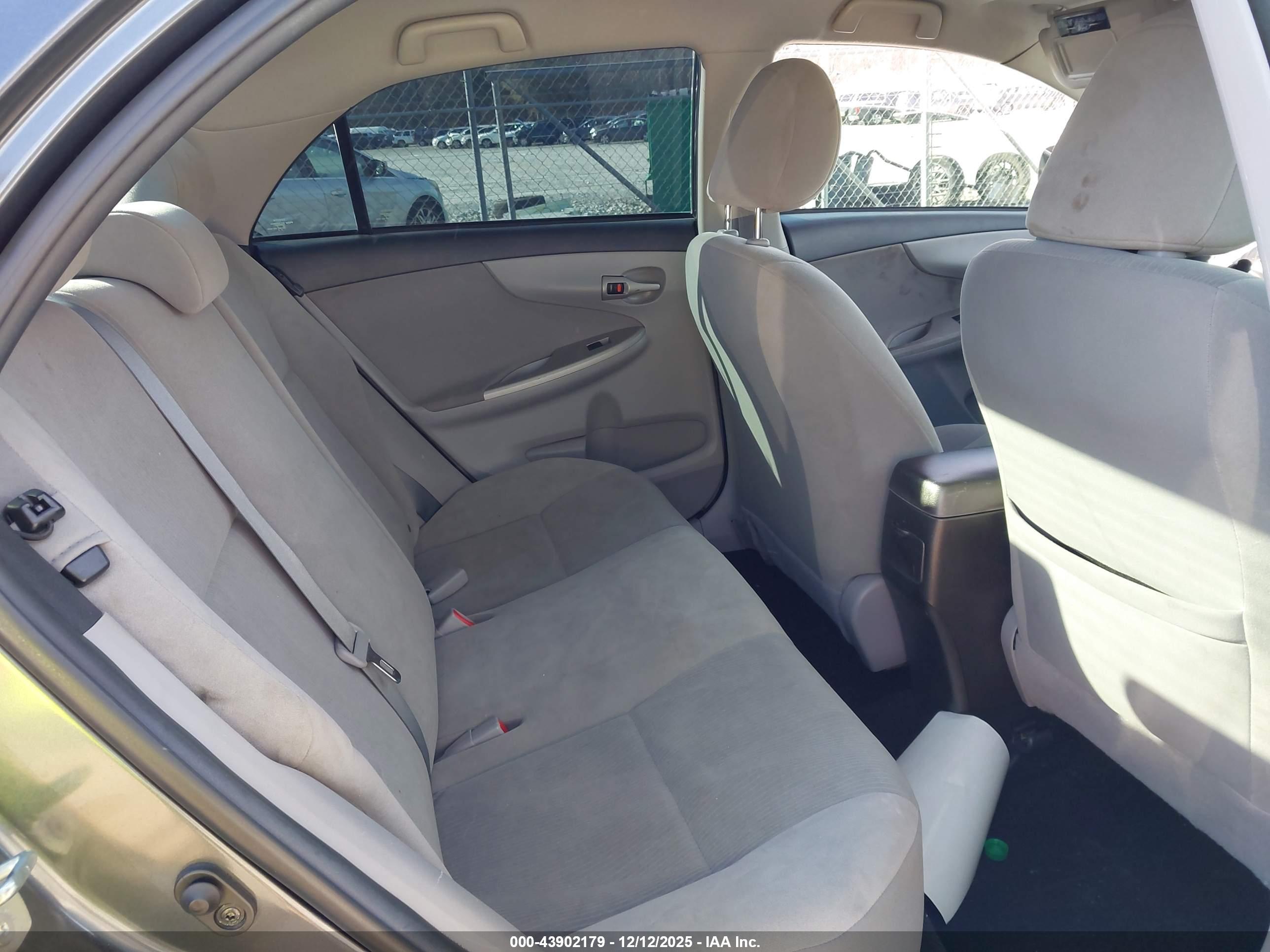 TOYOTA COROLLA image 8