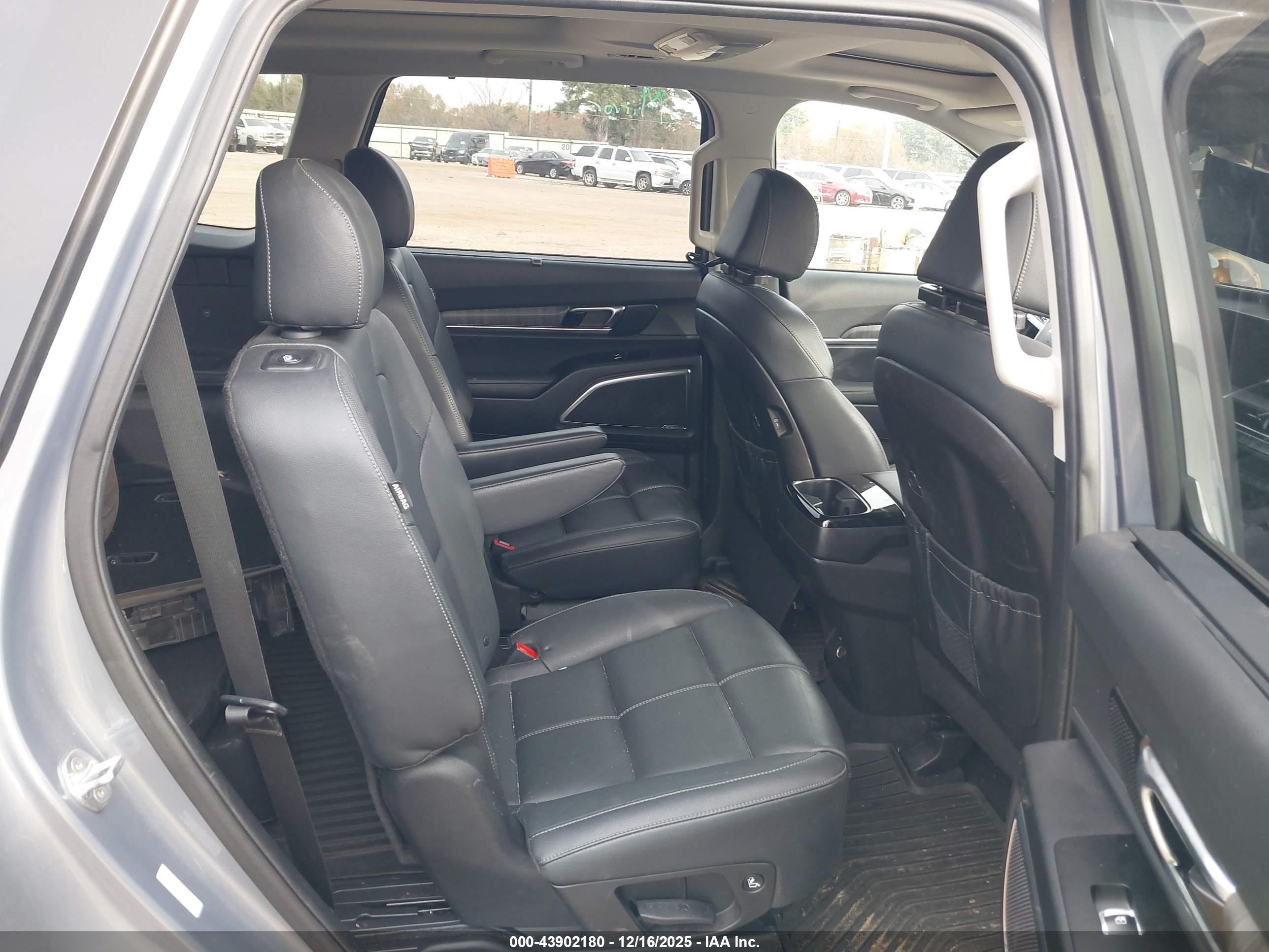 KIA TELLURIDE image 8