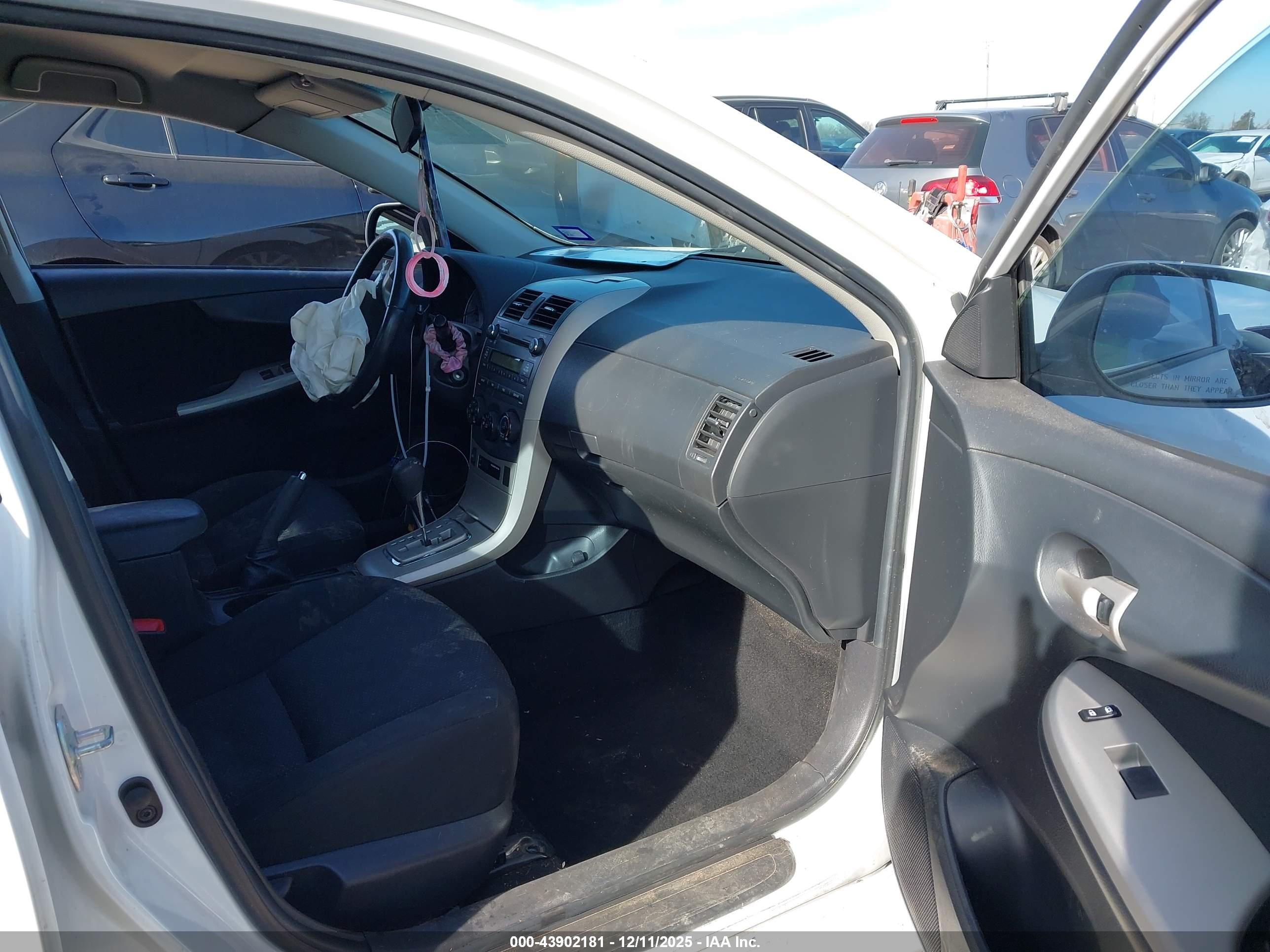 TOYOTA COROLLA image 5