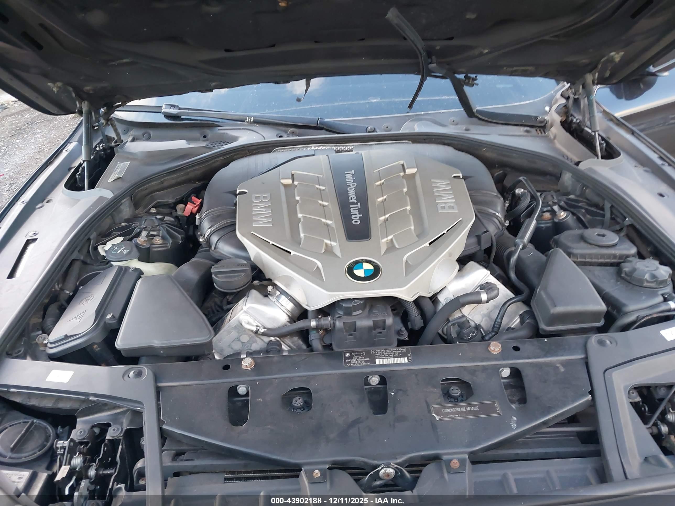 BMW 550I image 10