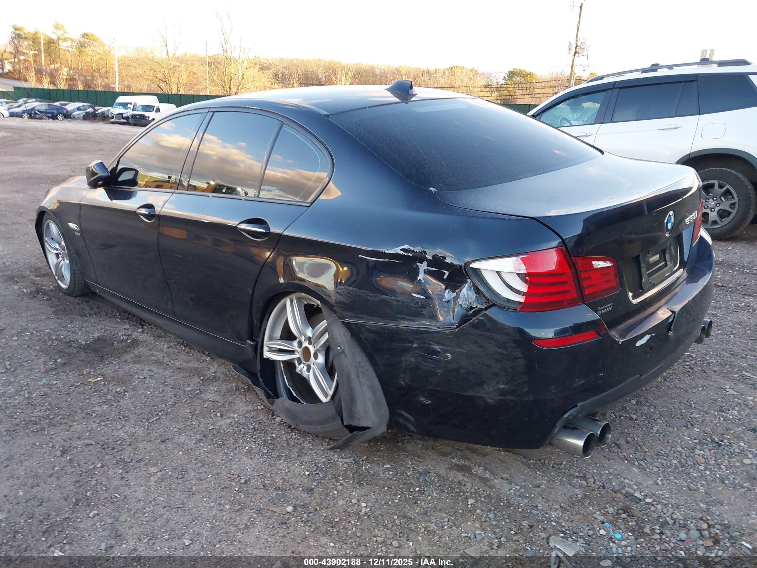 BMW 550I image 3