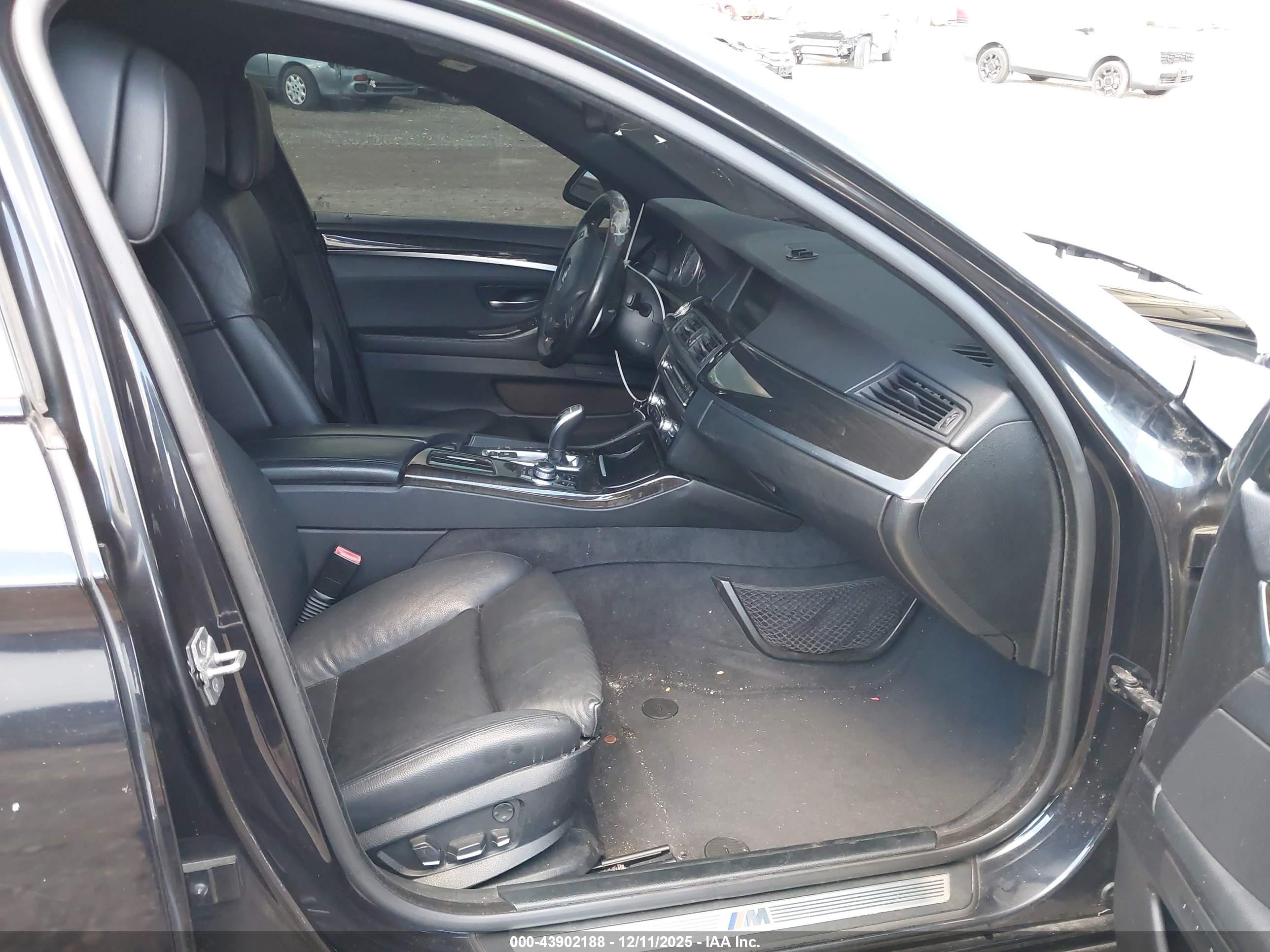 BMW 550I image 5